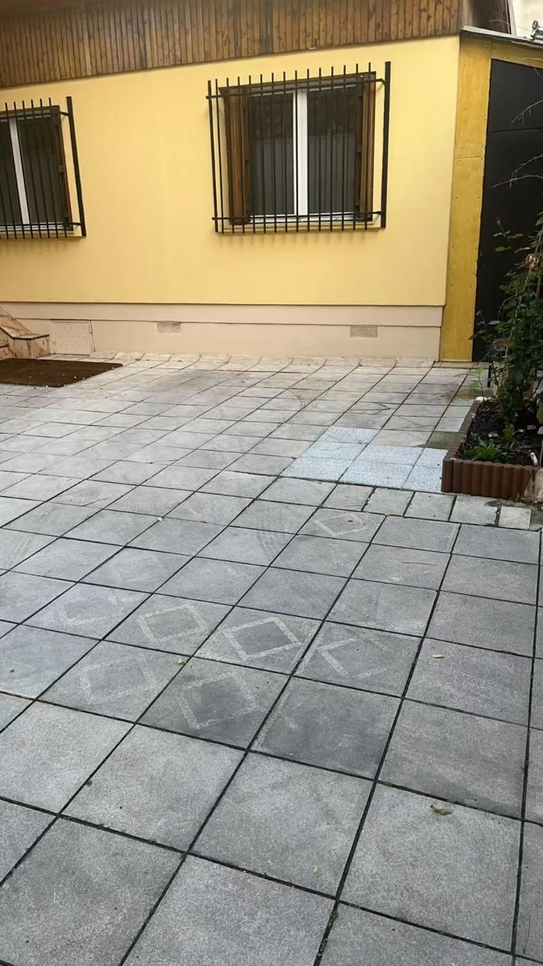 Patio in Votre Maison Lointaine
