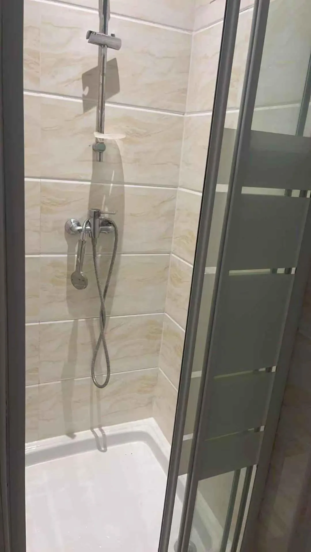 Shower in Votre Maison Lointaine