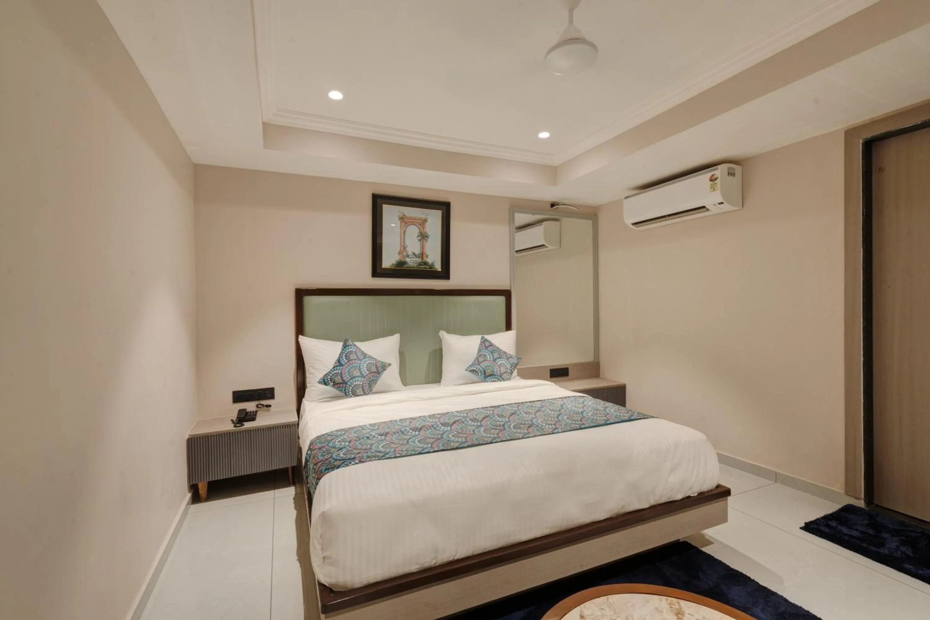 Bedroom, Bed in Hotel Royal Time