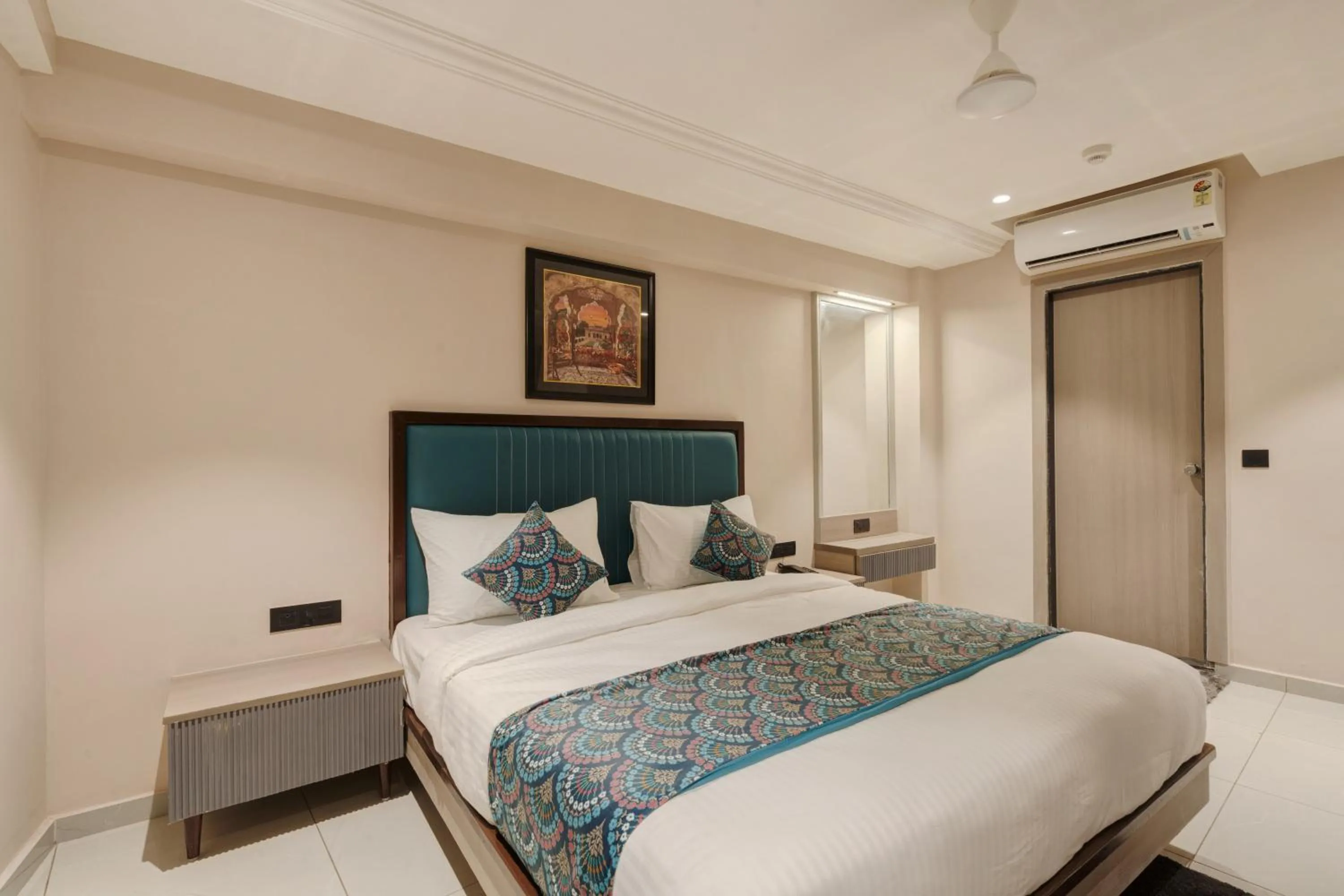 Bedroom, Bed in Hotel Royal Time