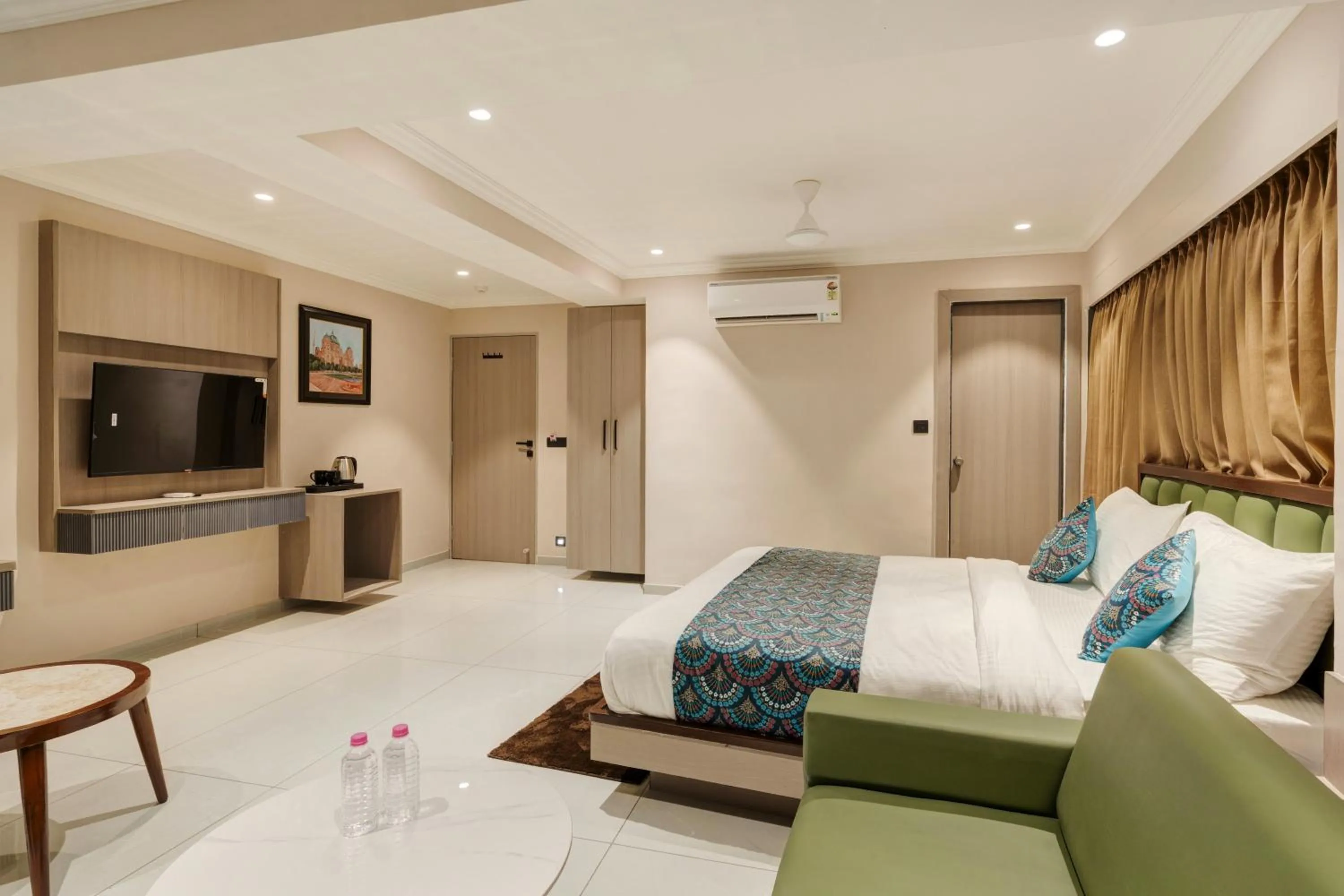 TV and multimedia, Bed in Hotel Royal Time