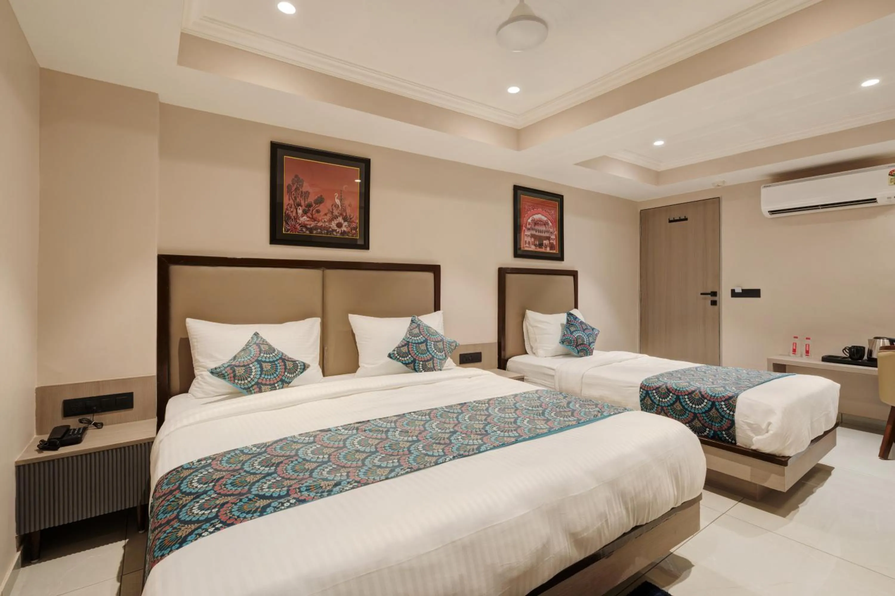 Bedroom, Bed in Hotel Royal Time