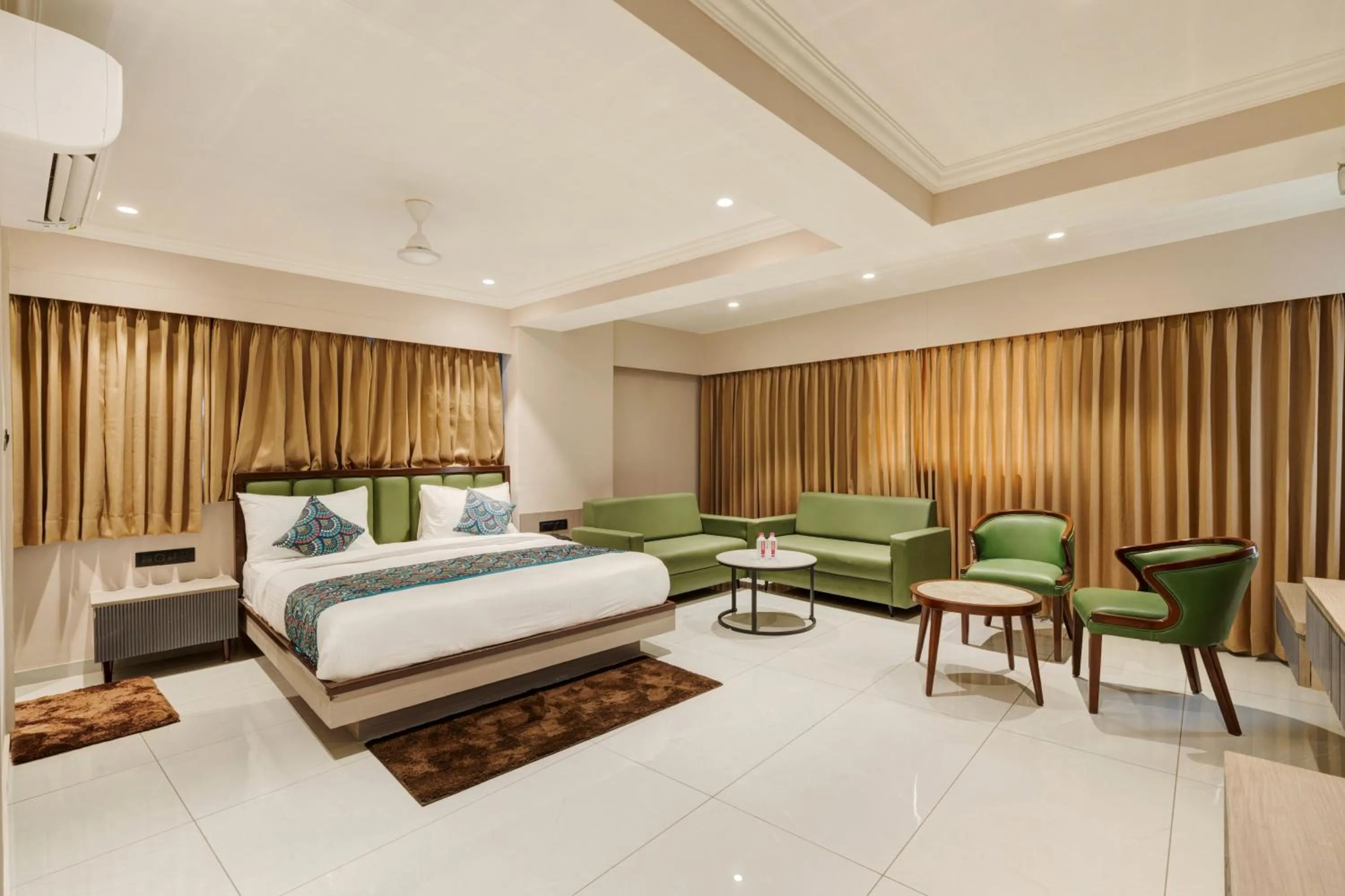 Bed in Hotel Royal Time