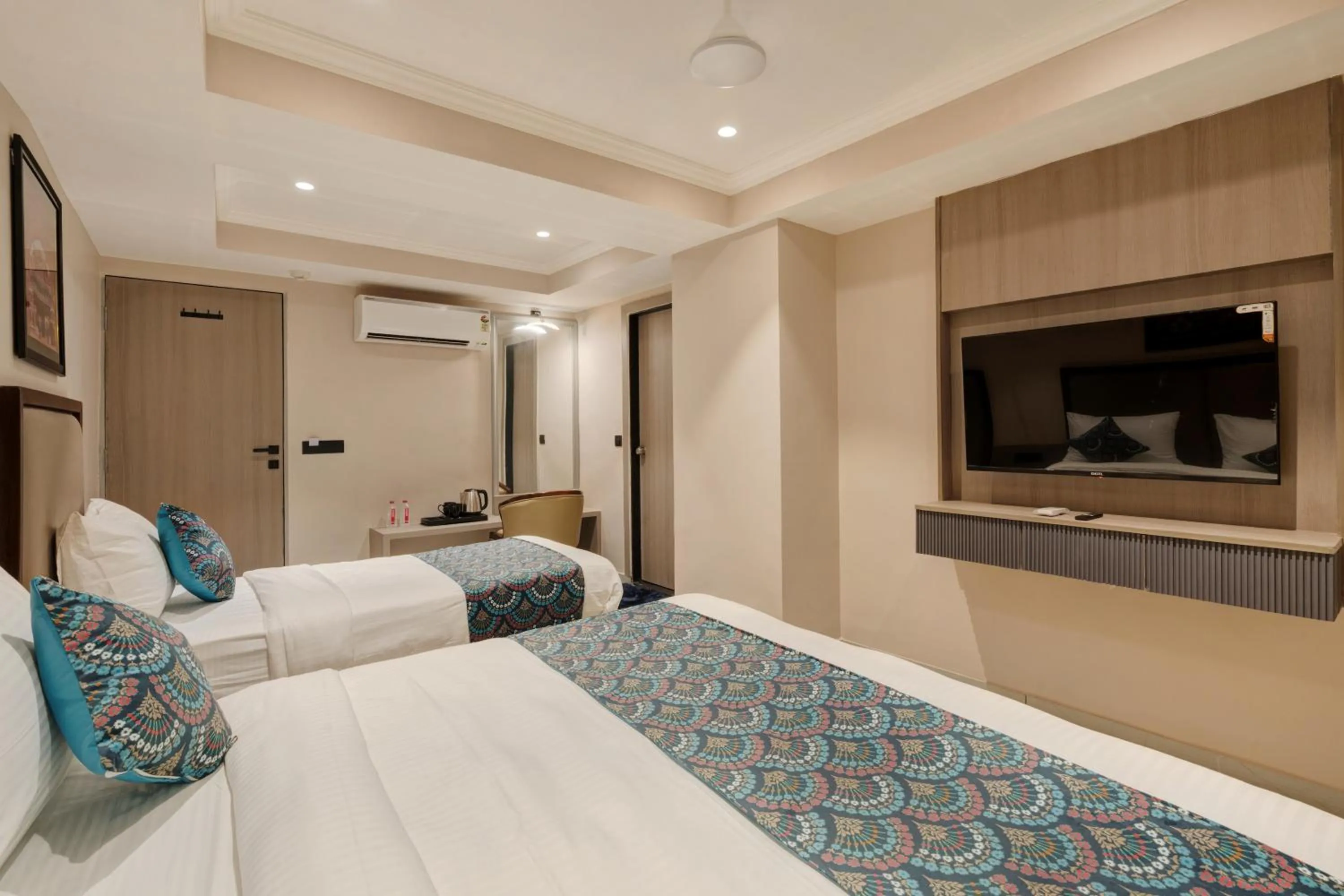 Bed in Hotel Royal Time