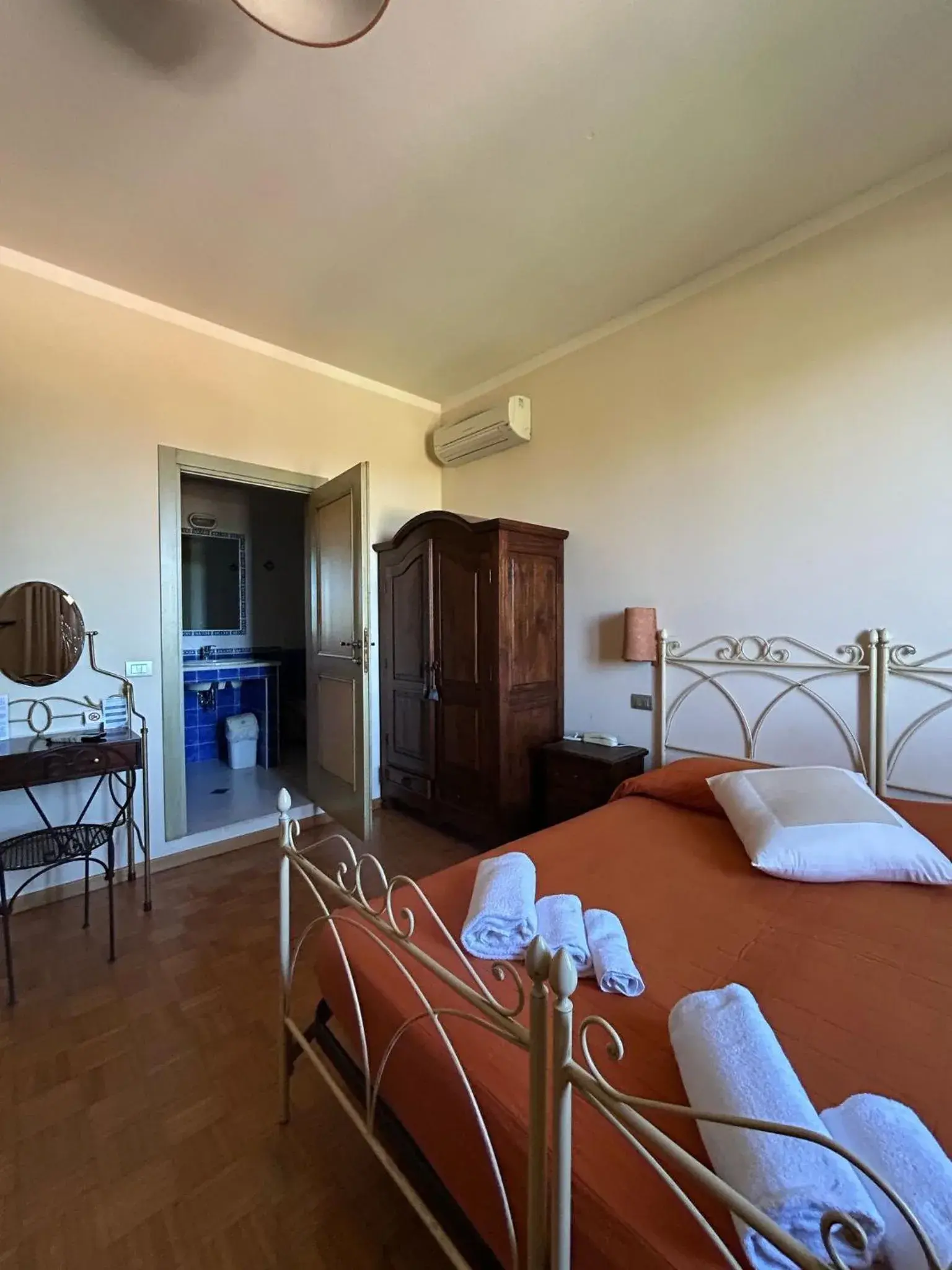Double or Twin Room in Agriturismo La Valle dei Conti Double or Twin Room in Agriturismo La Valle dei Conti