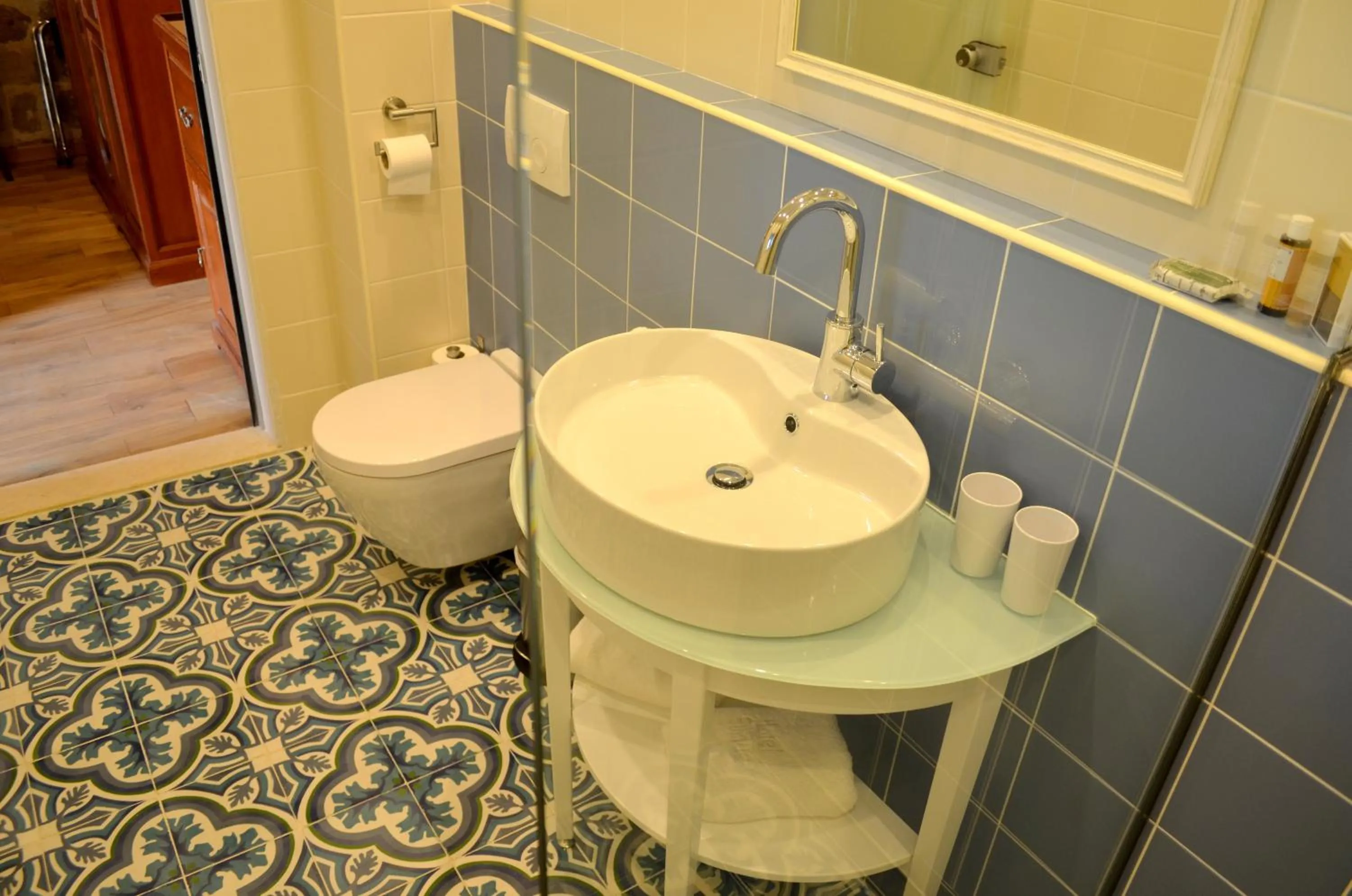 Bathroom in Hotel Ellique