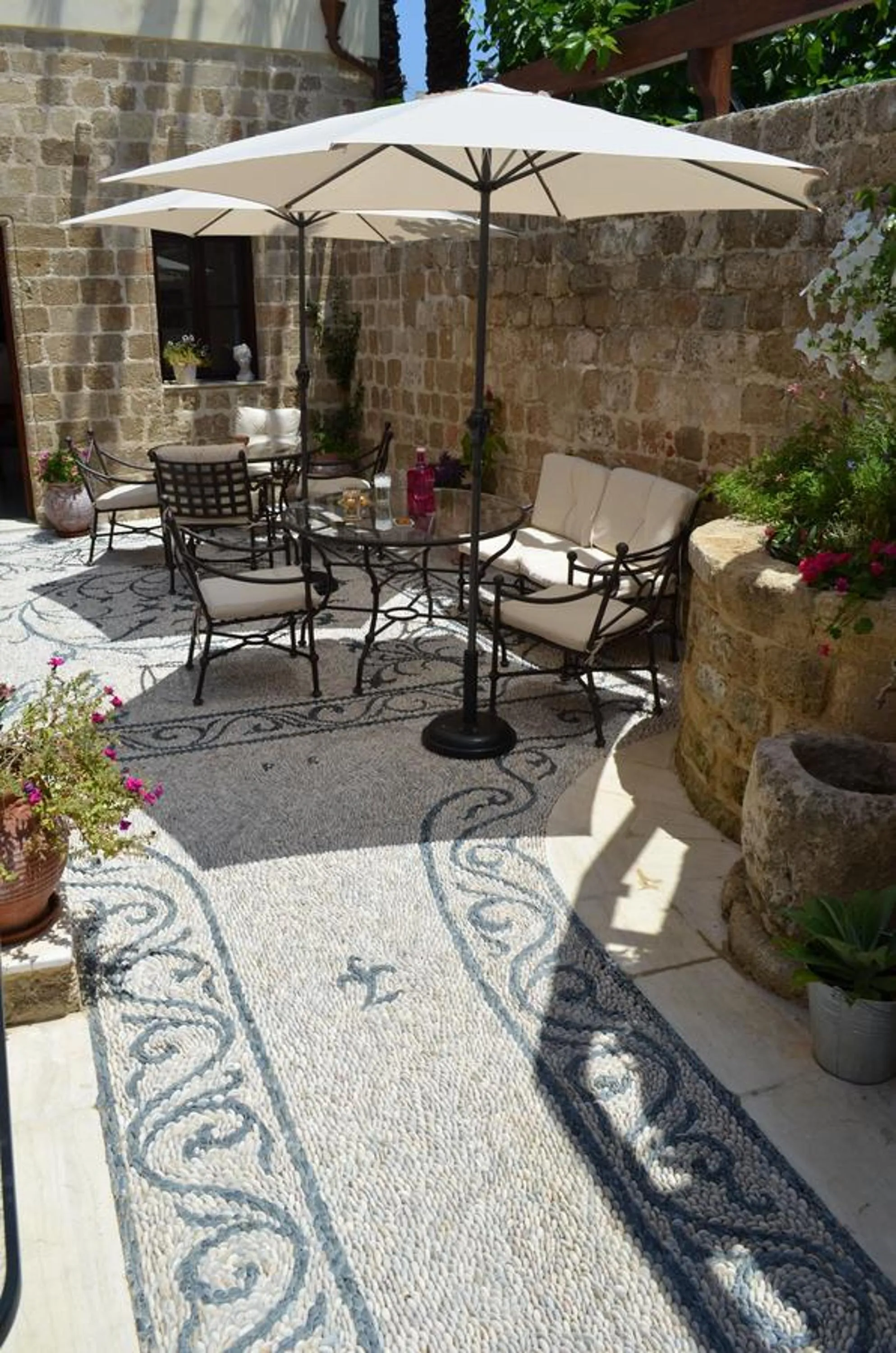 Patio in Hotel Ellique