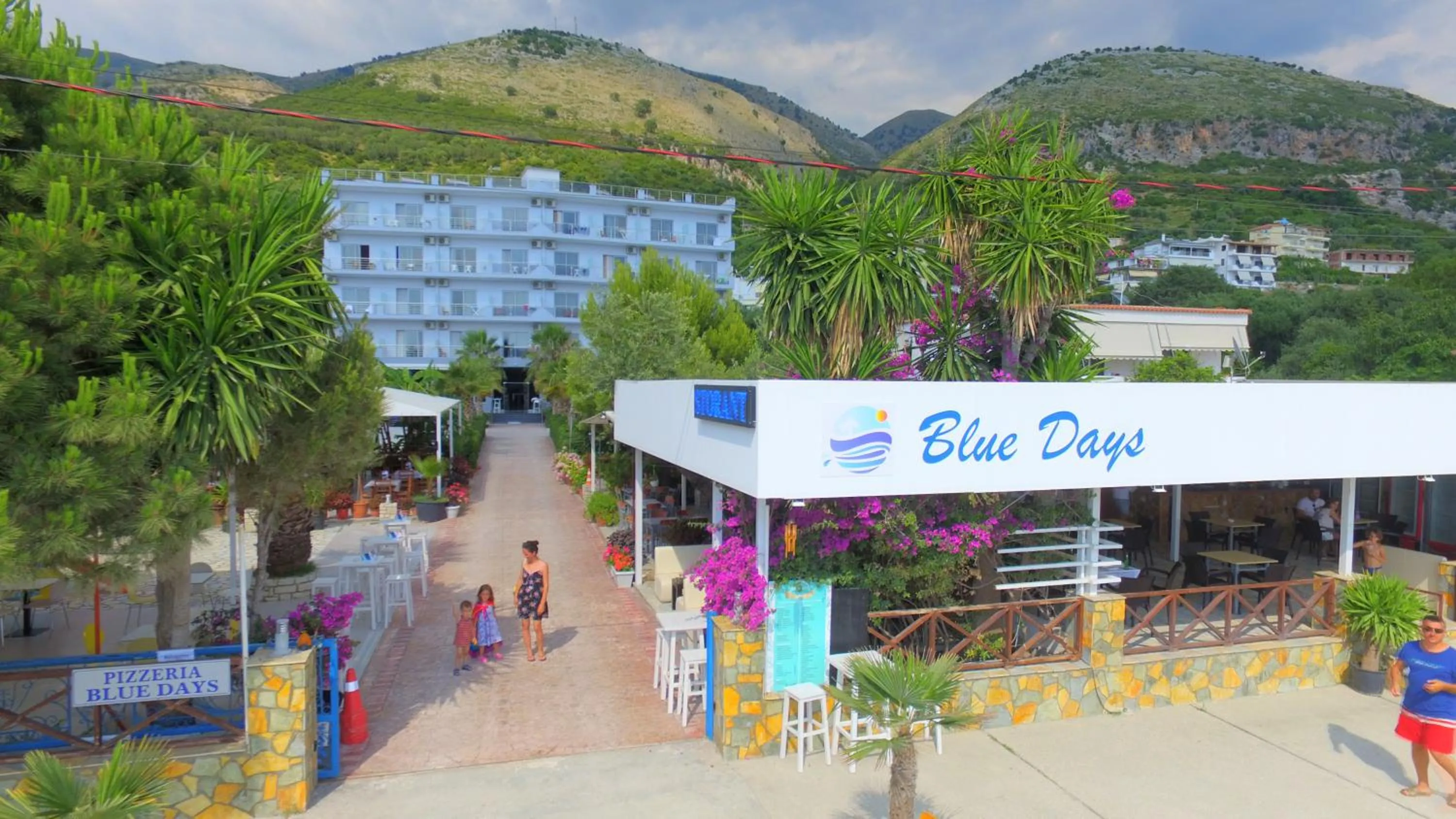 Hotel Blue Days