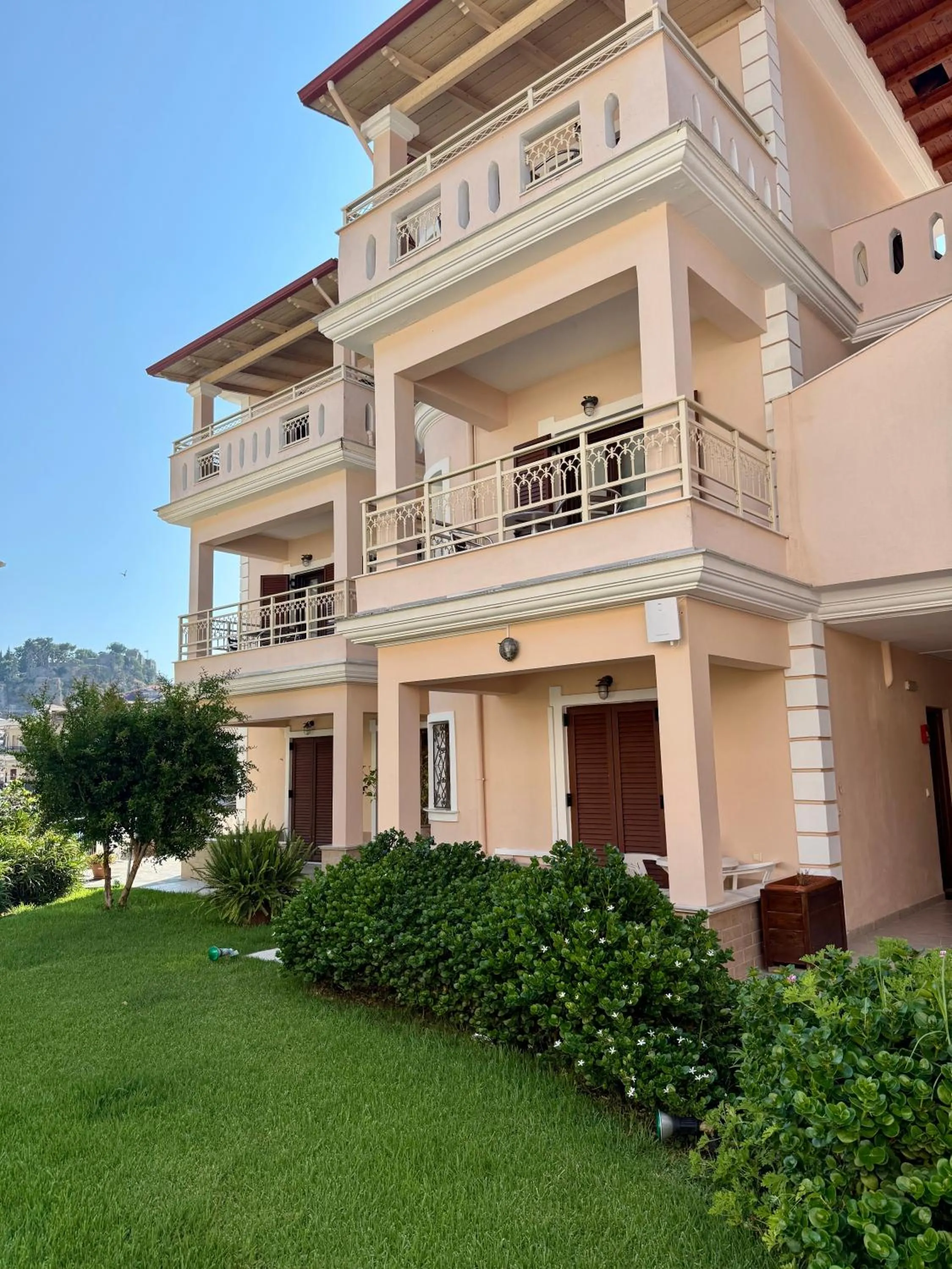 Sifakis House
