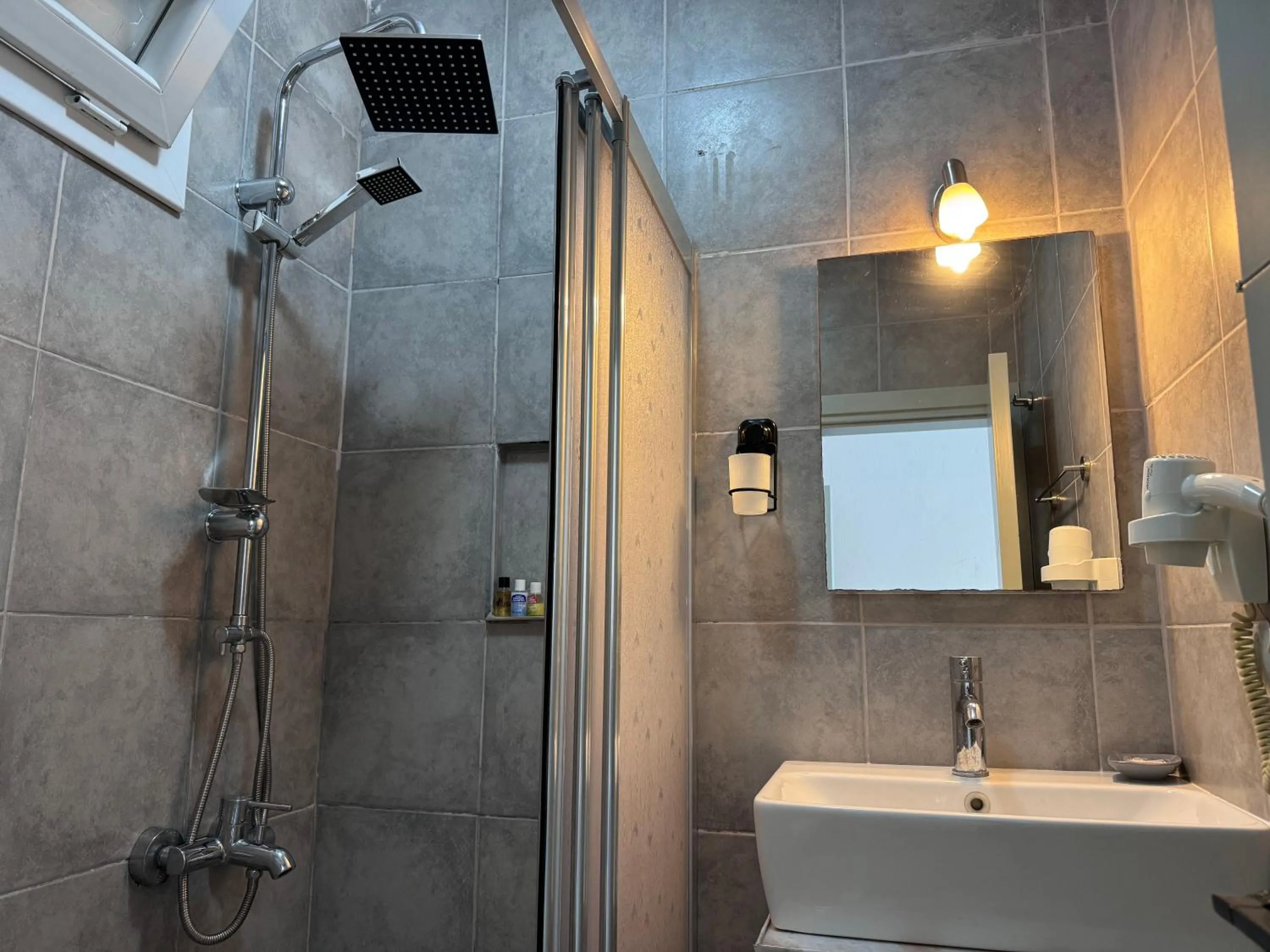 Shower in White and Blue Bodrum