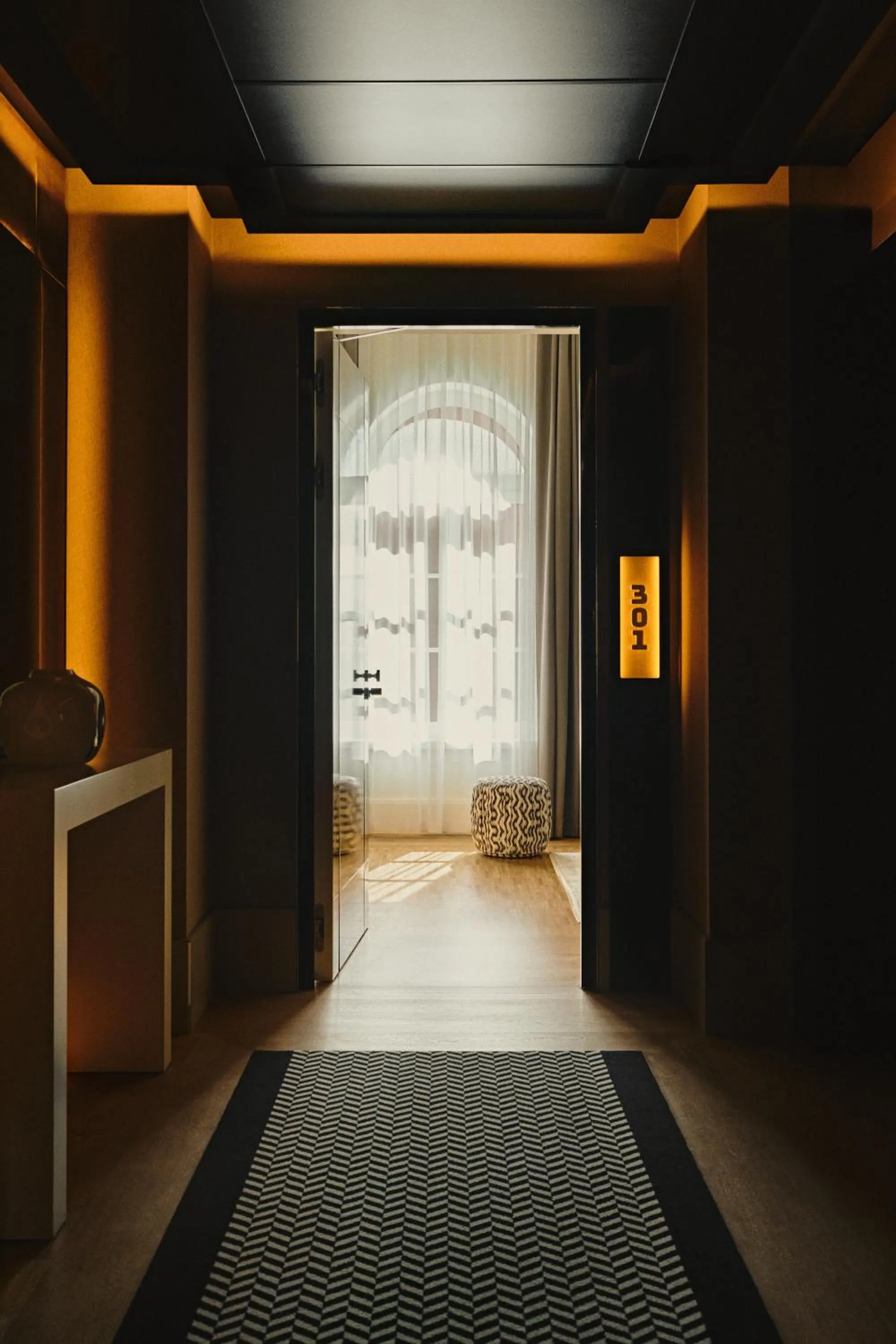 Hotel Blow Up Hall