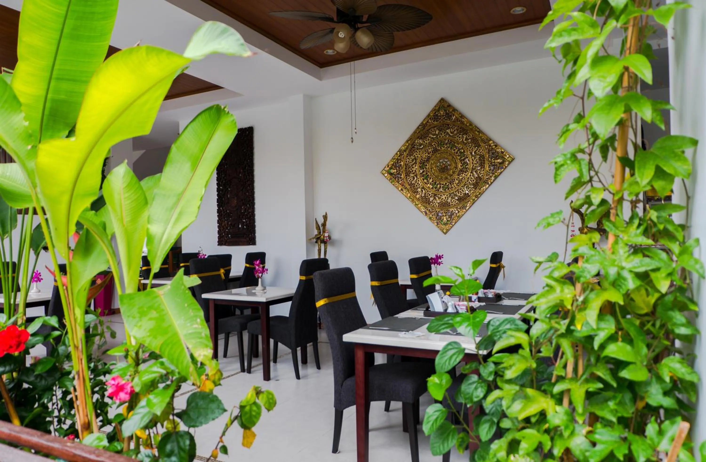 Restaurant/places to eat in Swiss Paradise Boutique Villa