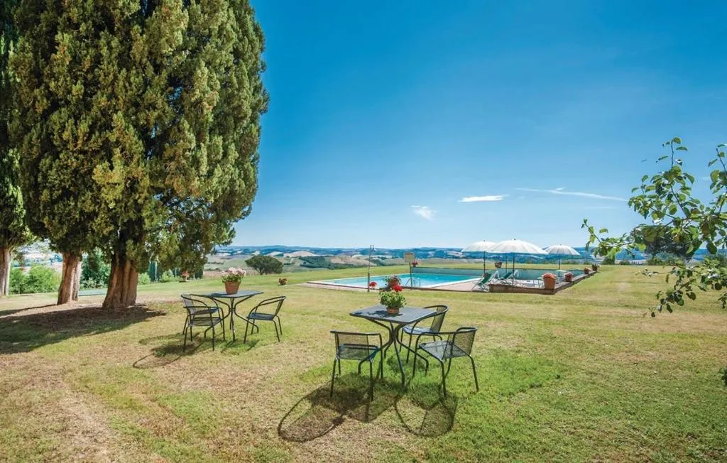 Pool view in Podere Suvignano
