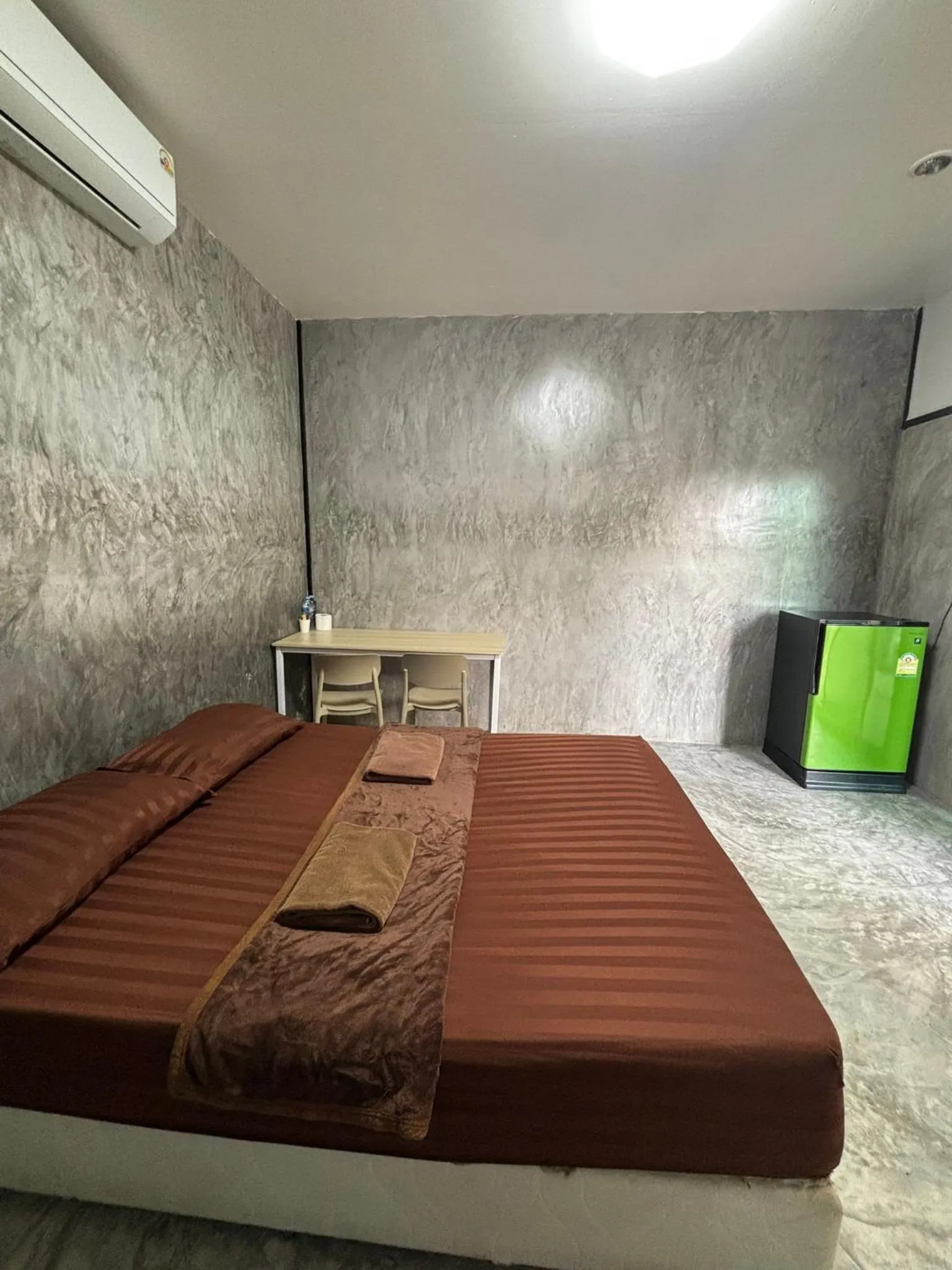 Bed in Golden Beach Resort Koh Phangan