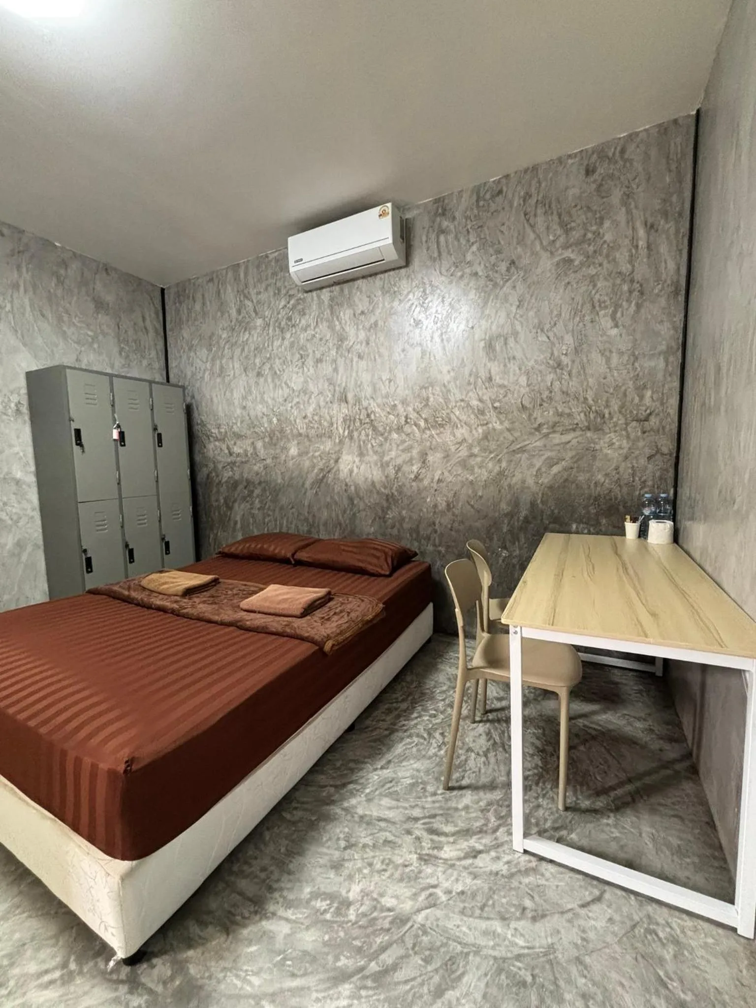 Bed in Golden Beach Resort Koh Phangan