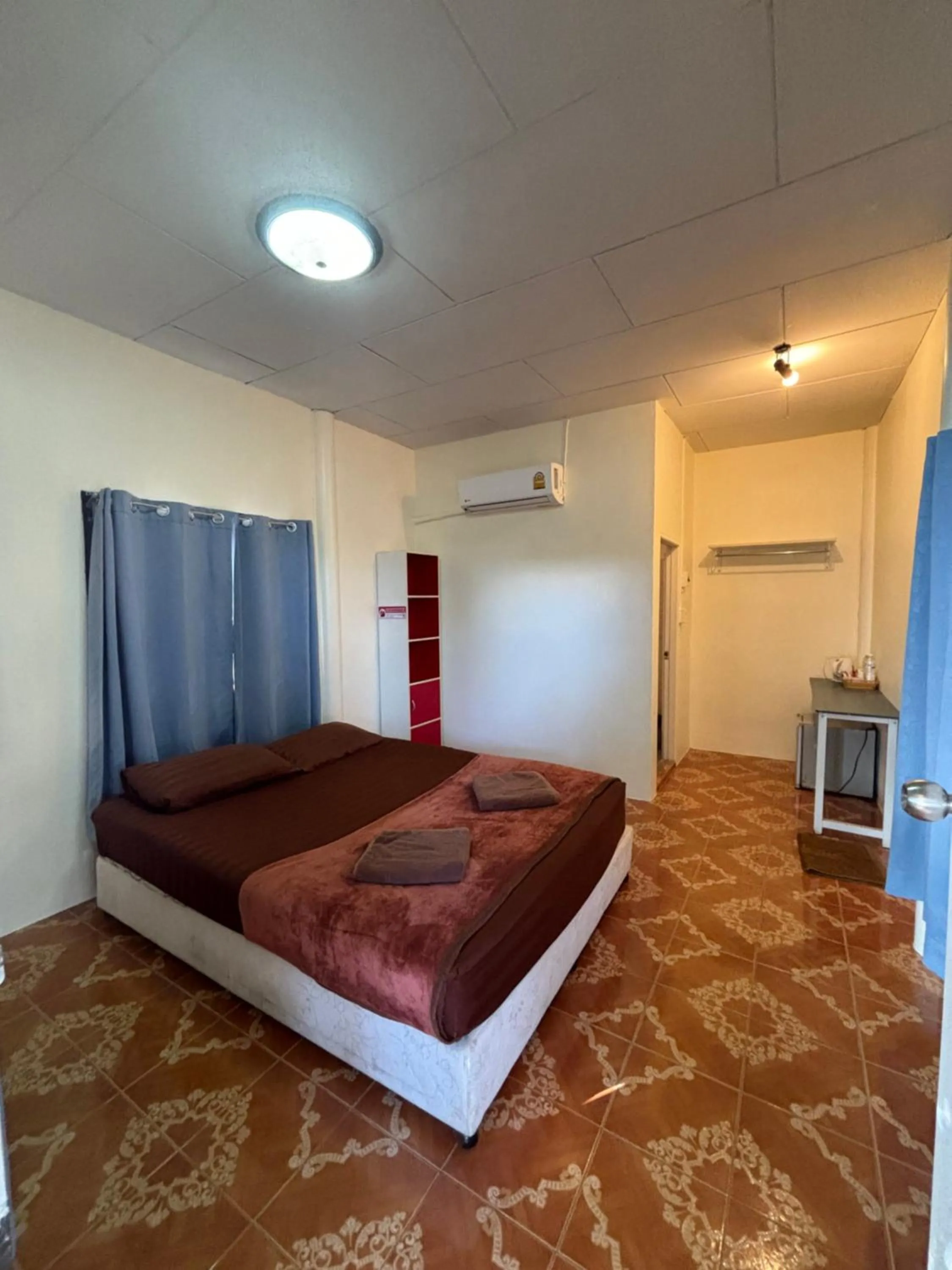 Bed in Golden Beach Resort Koh Phangan