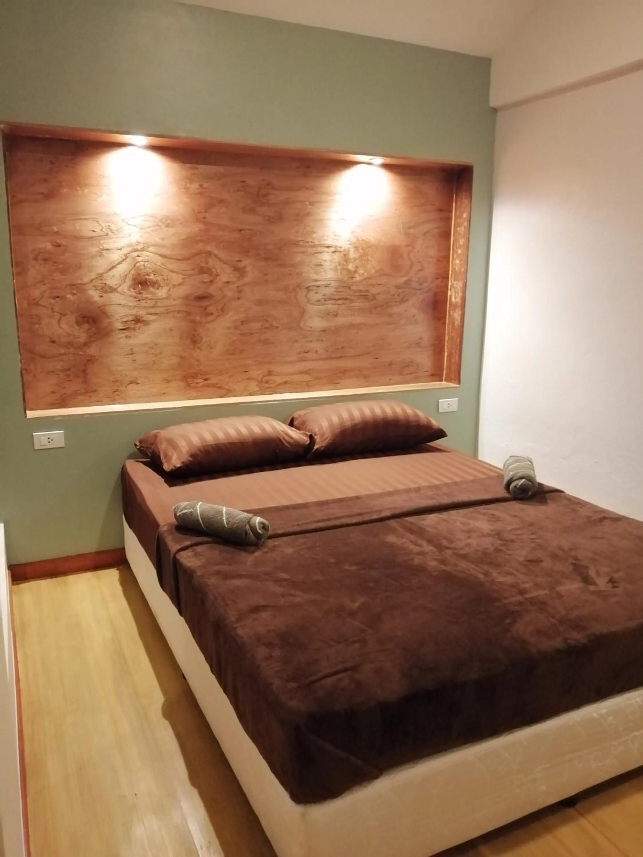 Photo of the whole room, Bed in Golden Beach Resort Koh Phangan