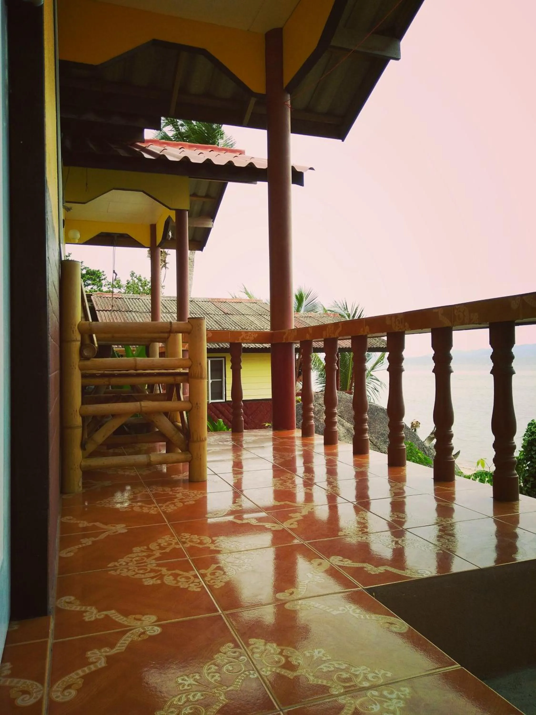 Day in Golden Beach Resort Koh Phangan