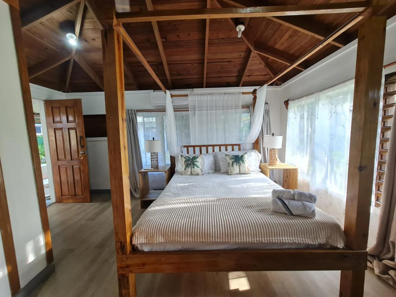 Large Double Room - single occupancy in Las Palmas Cabins