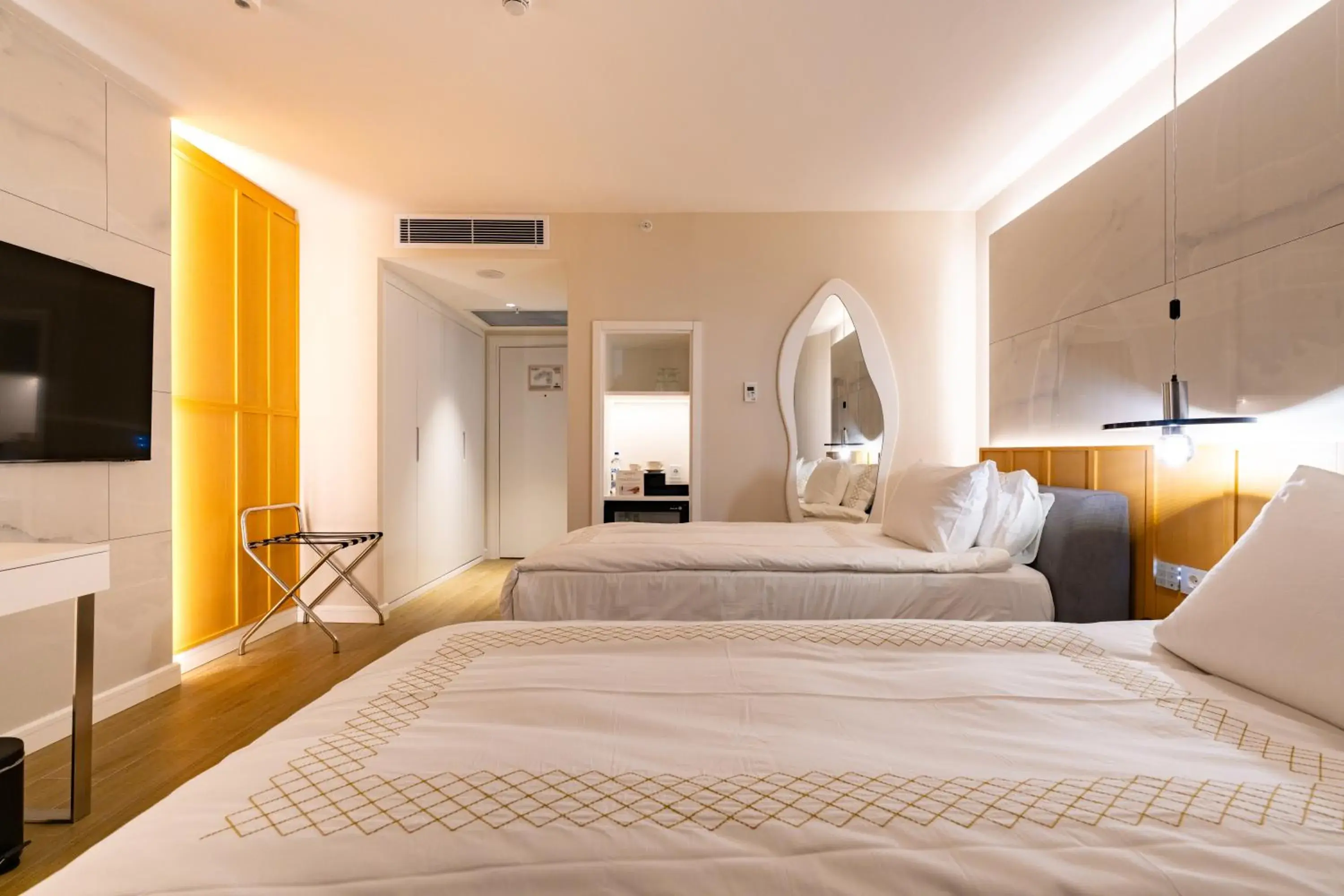 Deluxe Double or Twin Room in Qlusive Hotel Deluxe Double or Twin Room in Qlusive Hotel