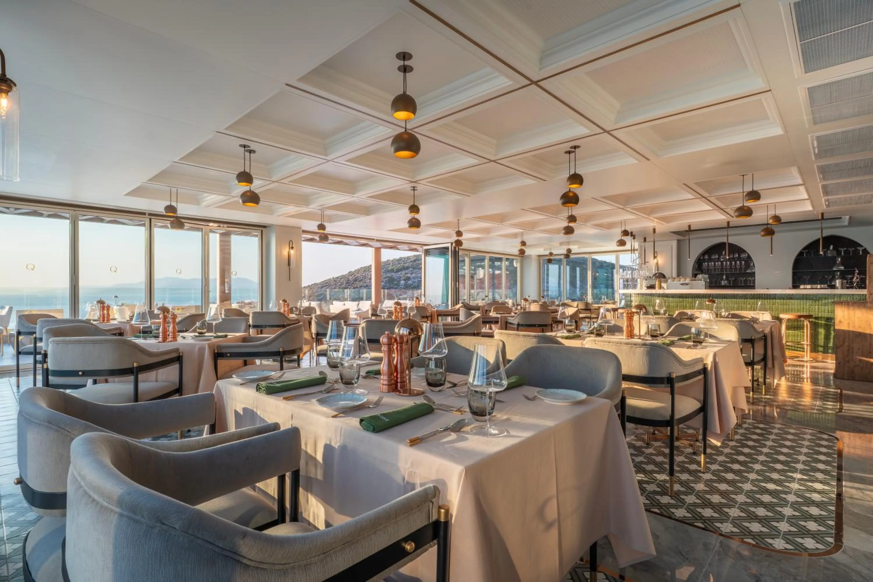 Restaurant/places to eat in Qlusive Hotel