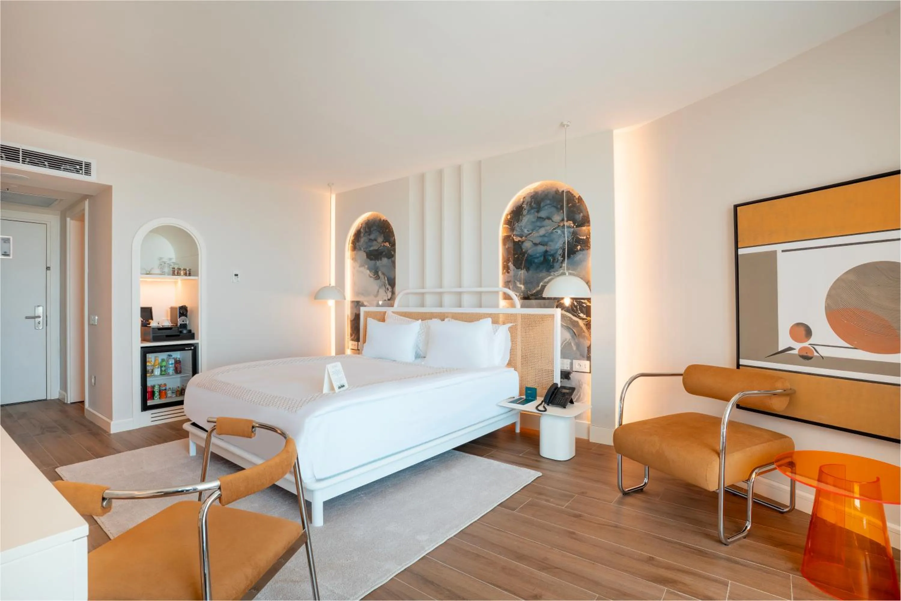 Photo of the whole room, Bed in Qlusive Hotel