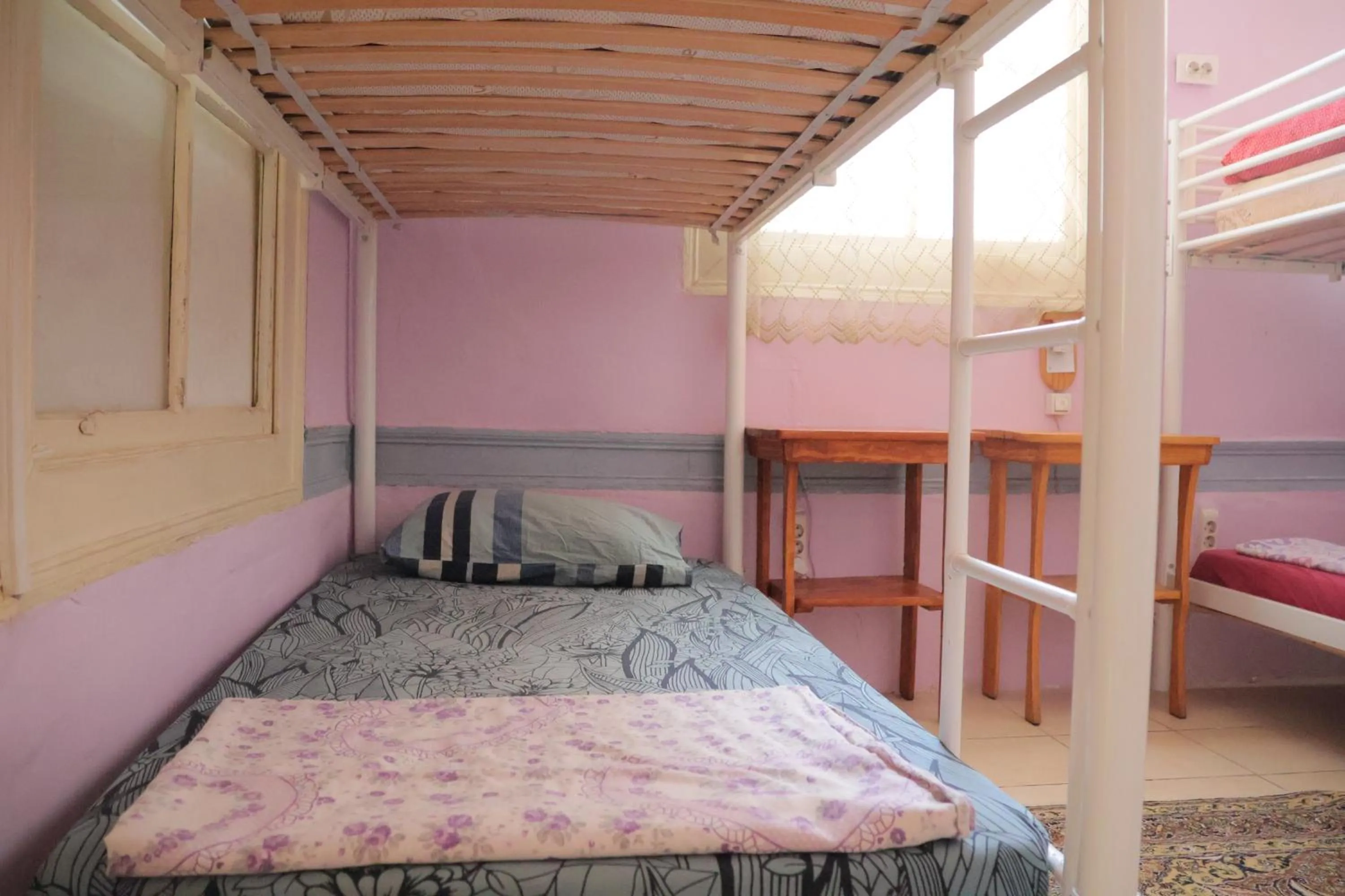 Bedroom, Bed in Lotus Garden Hostel Izmir