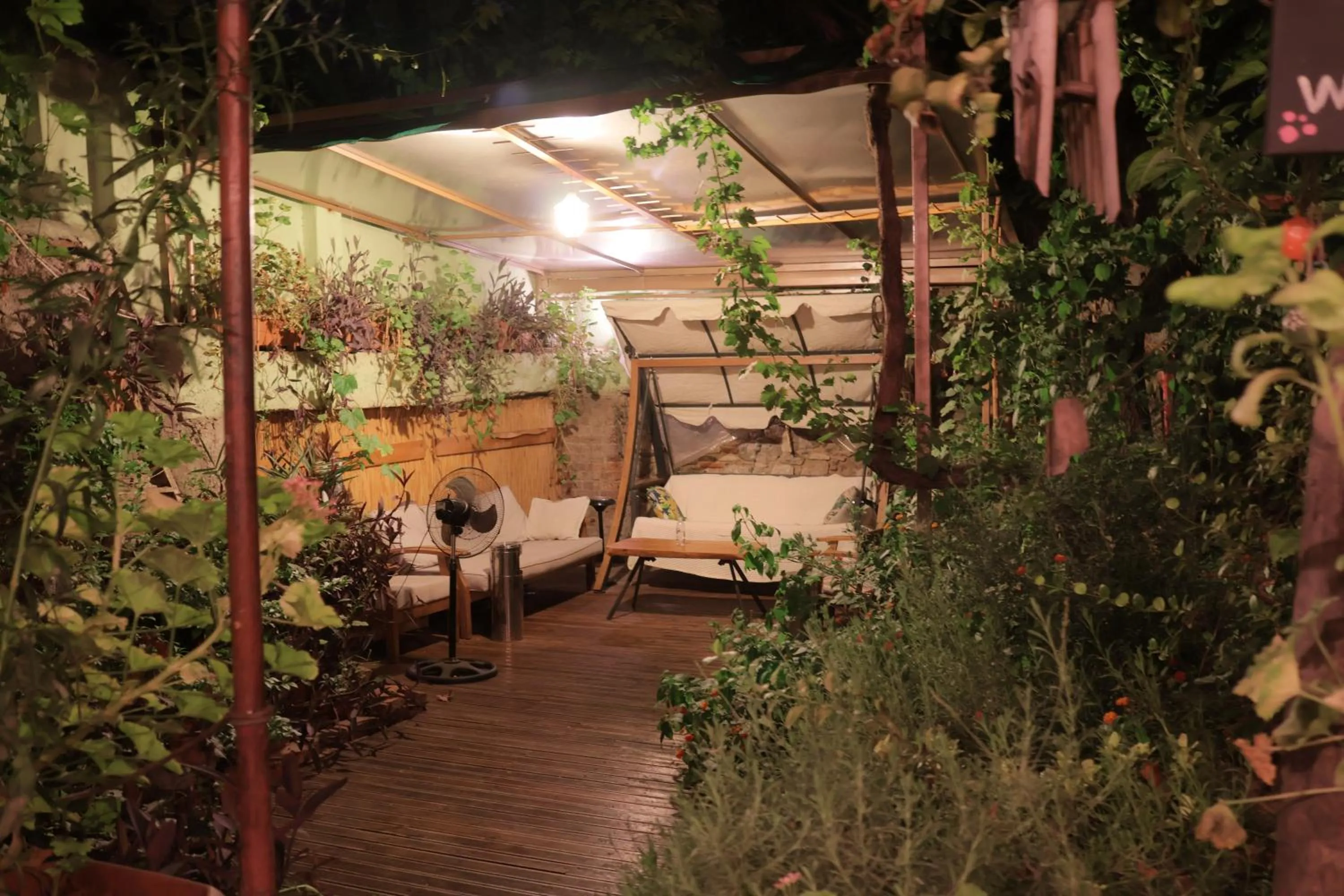 Lotus Garden Hostel Izmir