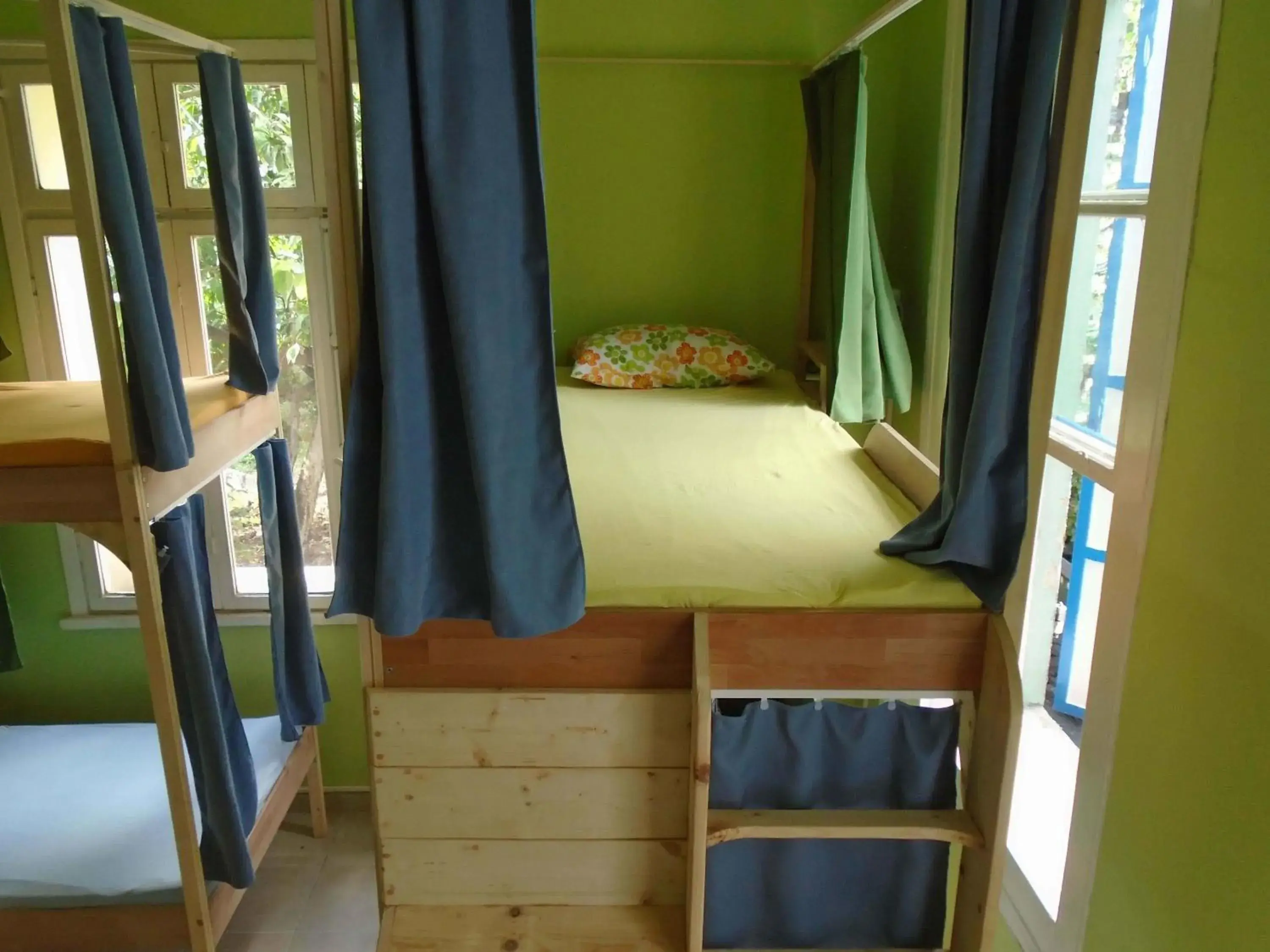 Decorative detail, Bed in Lotus Garden Hostel Izmir Decorative detail, Bed in Lotus Garden Hostel Izmir