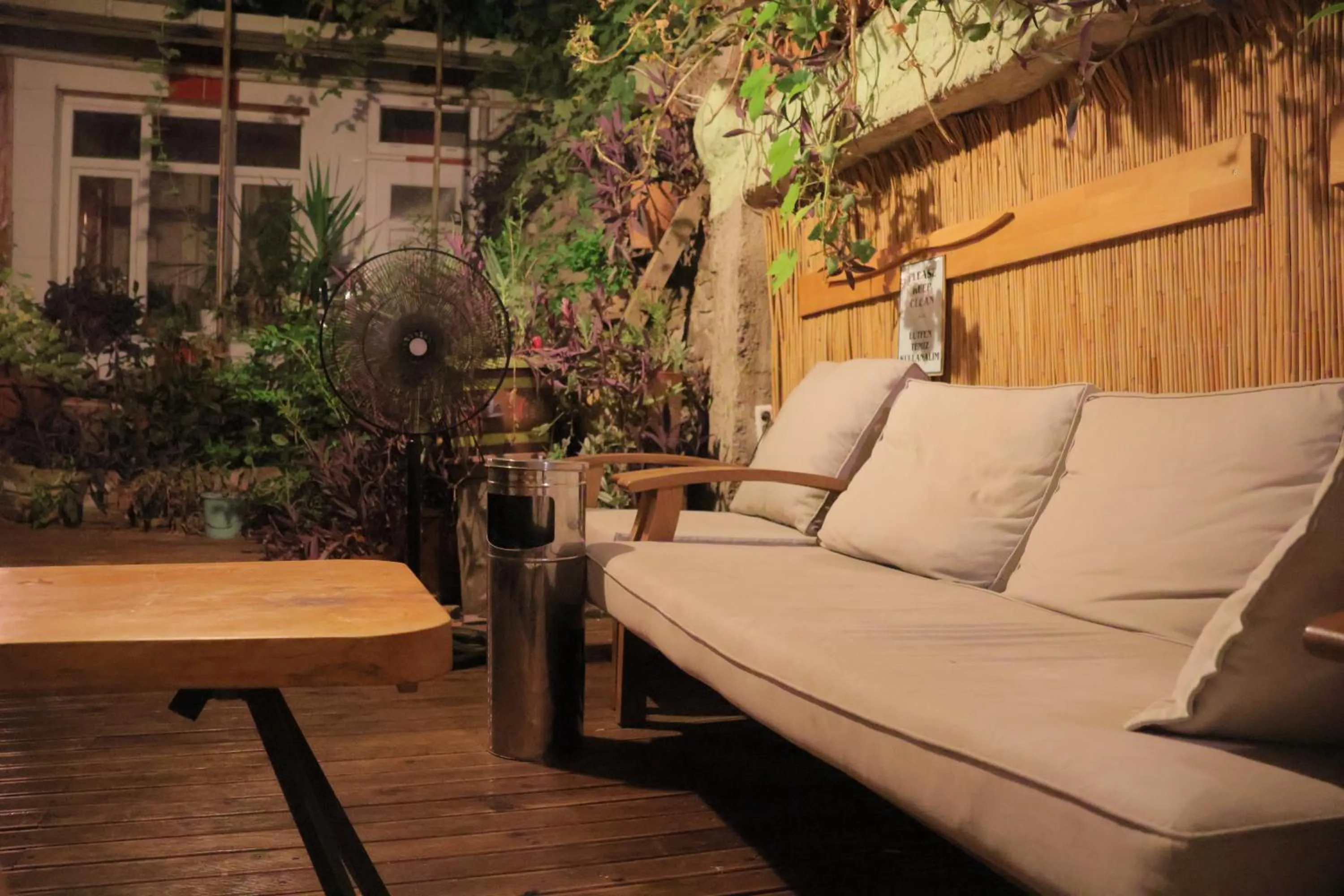 Lotus Garden Hostel Izmir