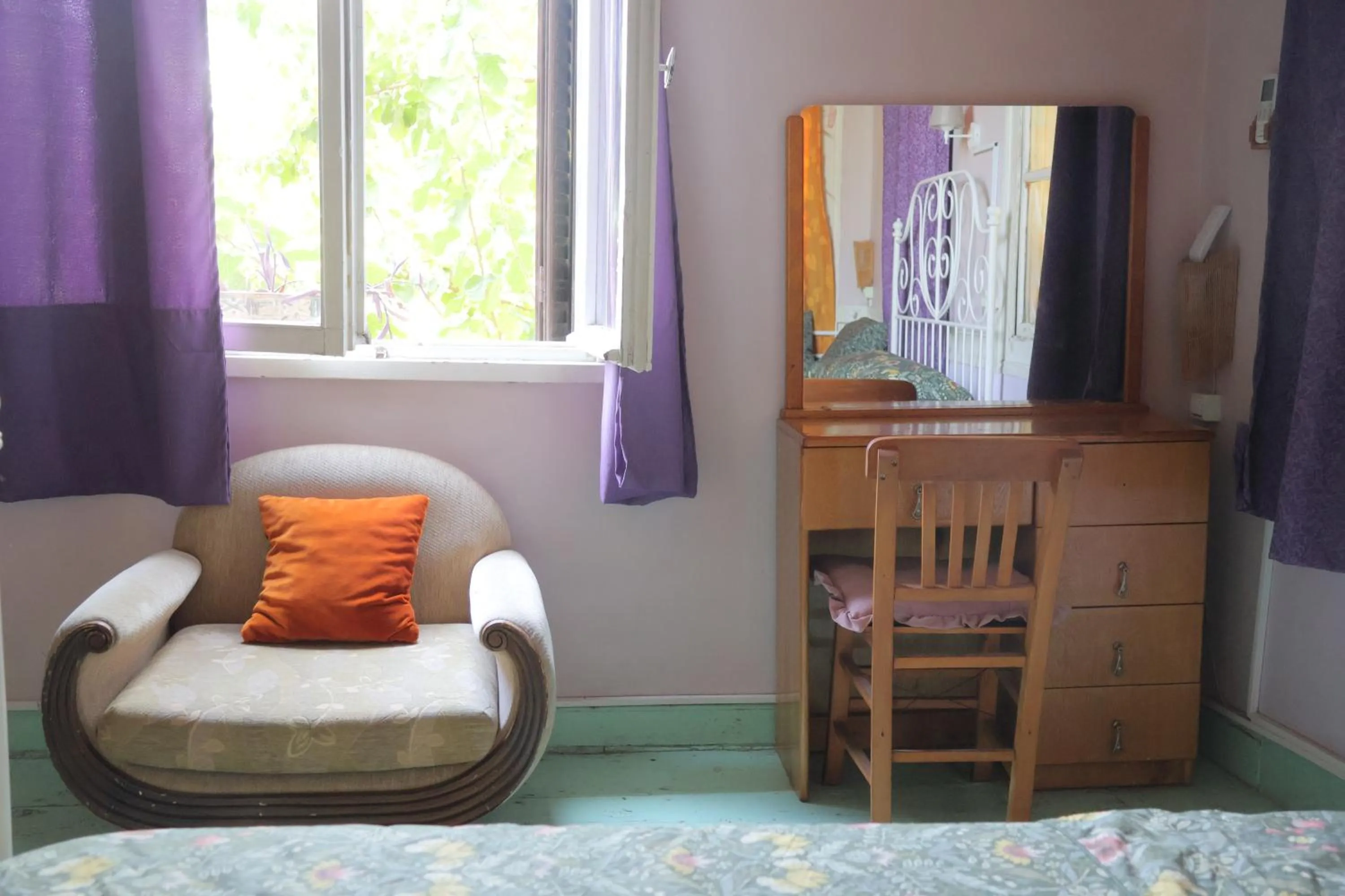 Seating area in Lotus Garden Hostel Izmir