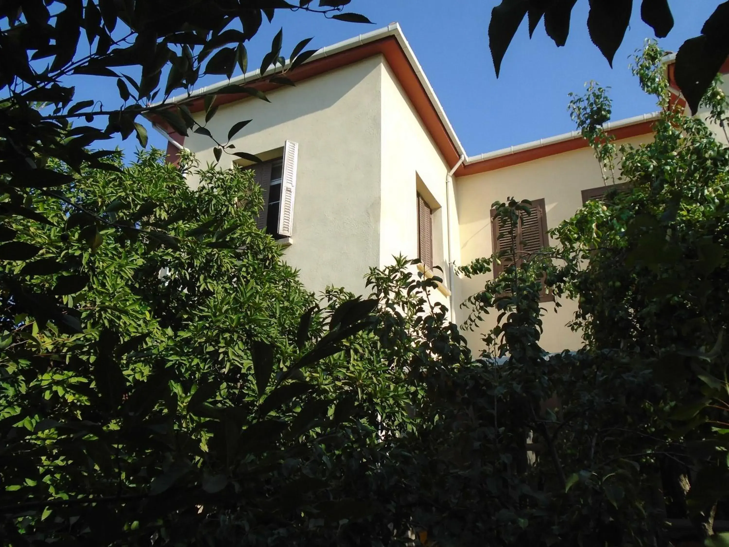 Property building in Lotus Garden Hostel Izmir Property building in Lotus Garden Hostel Izmir