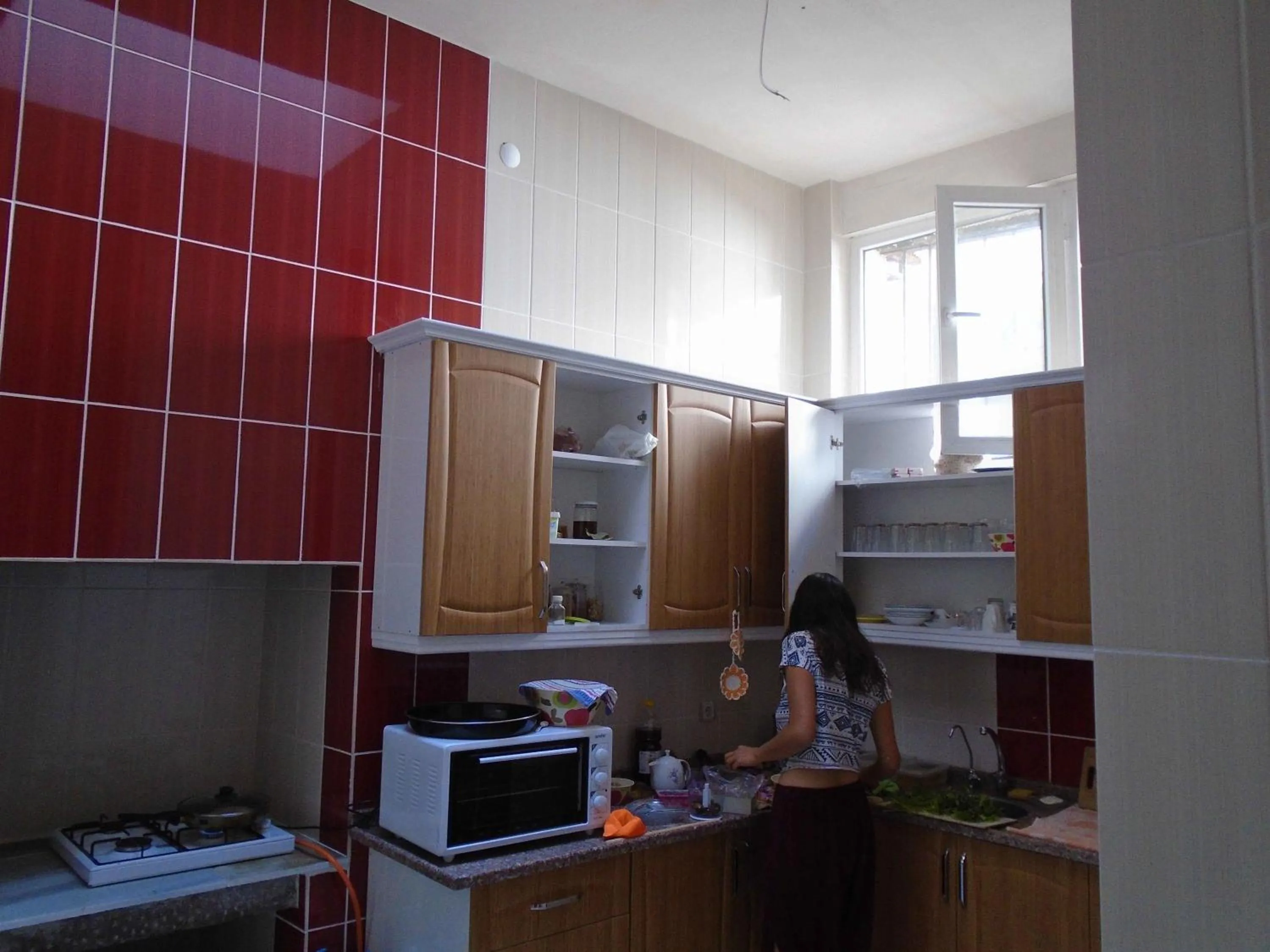 Communal kitchen in Lotus Garden Hostel Izmir