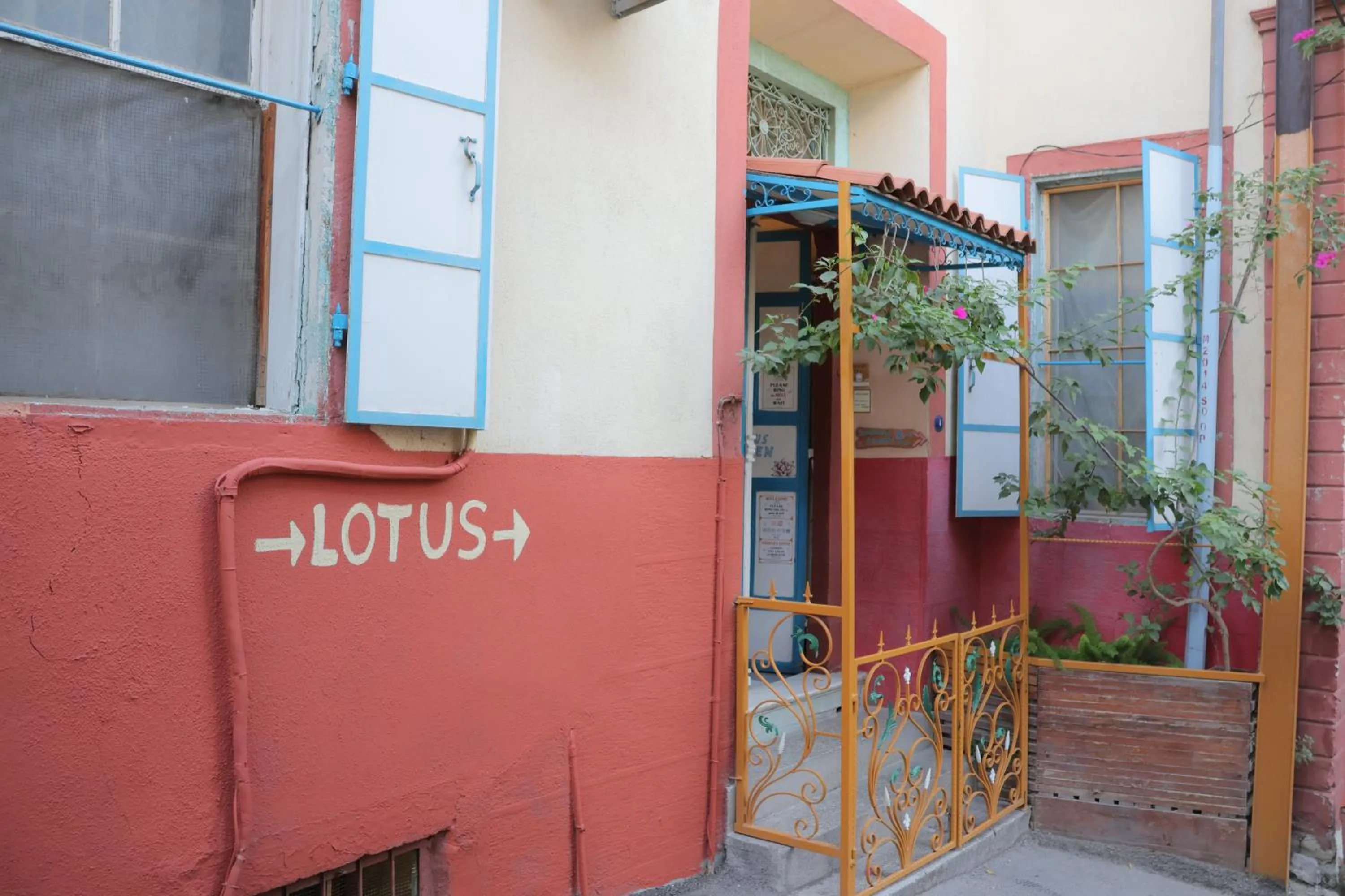 Lotus Garden Hostel Izmir
