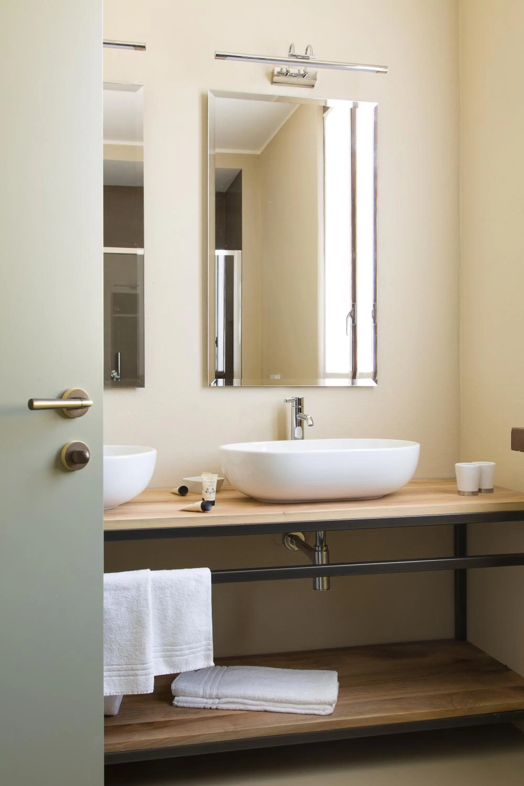 Double Room with Private Bathroom - single occupancy in Brusco rooms