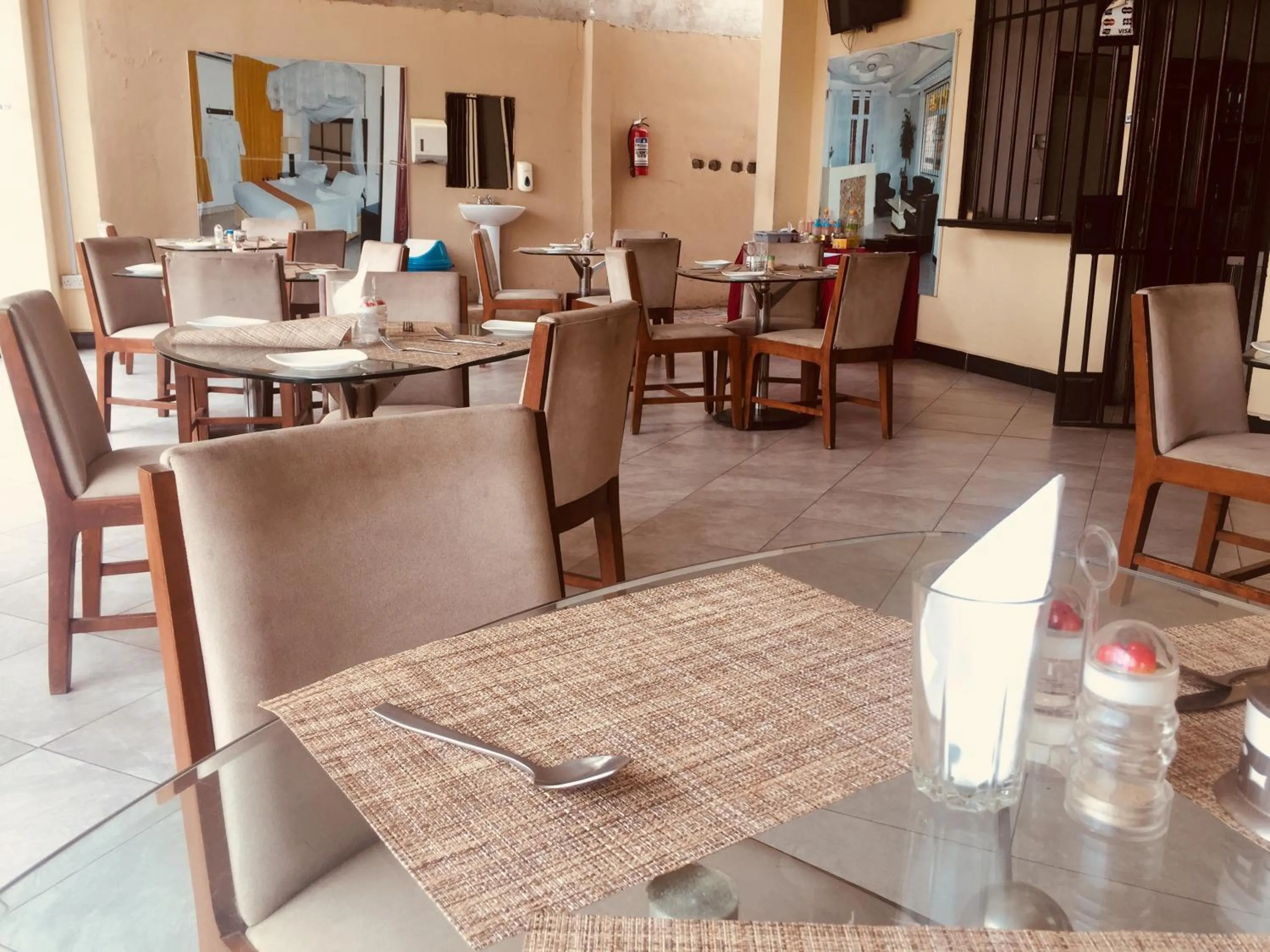 Restaurant/places to eat in ShaMooL Hotel