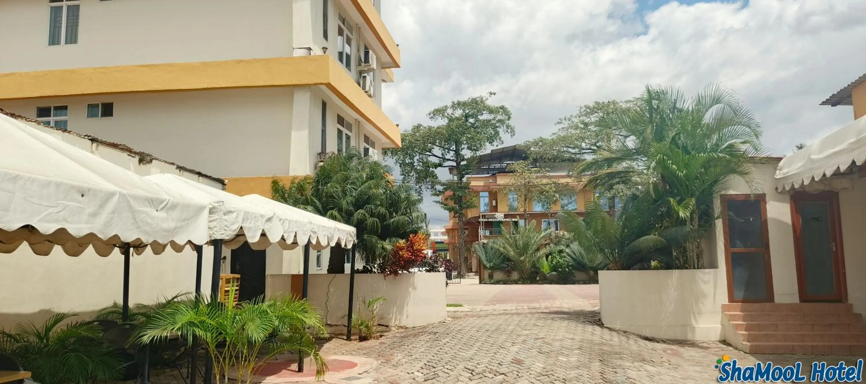 ShaMooL Hotel