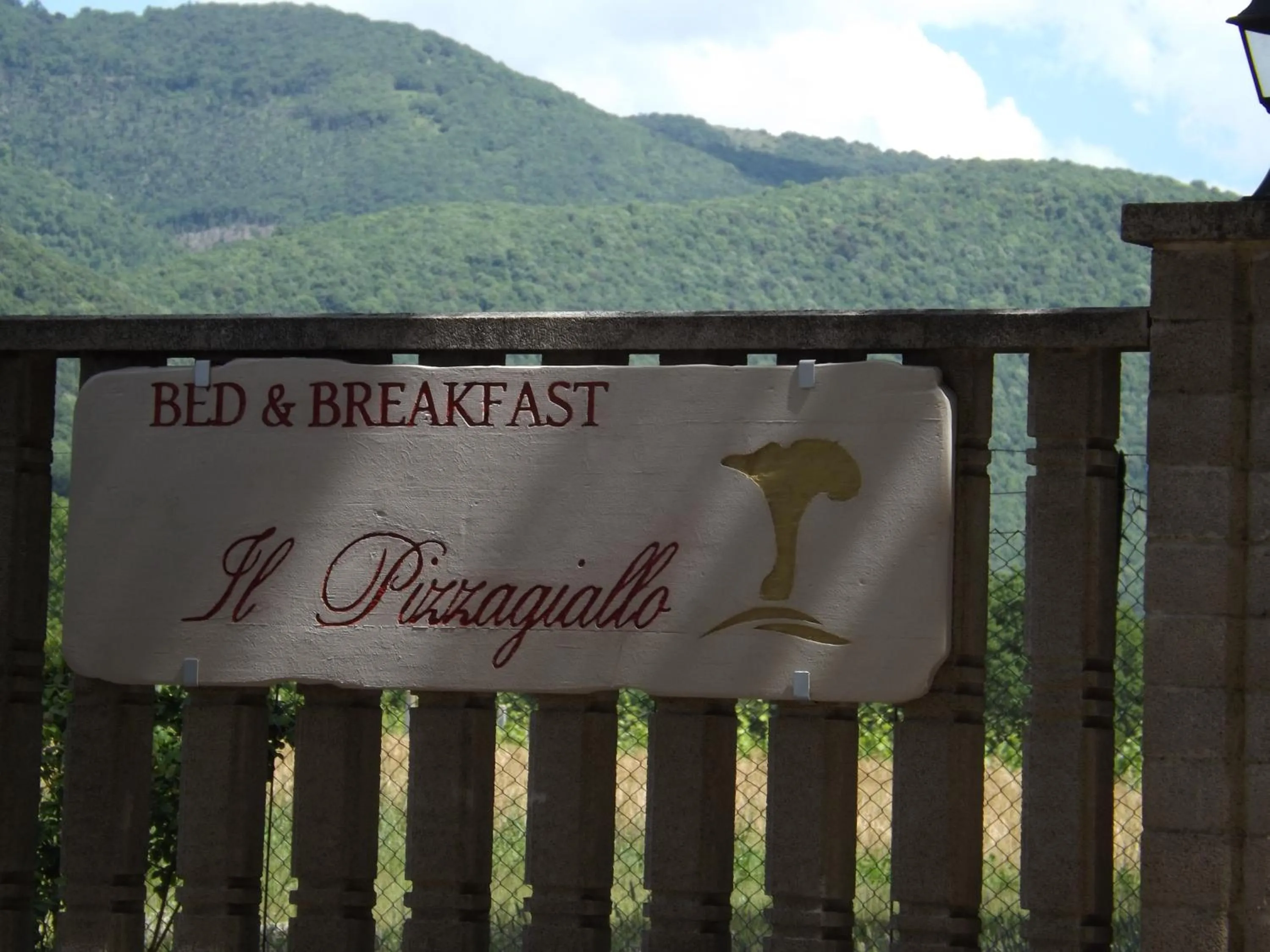 Property logo or sign in B&B Il Pizzagiallo