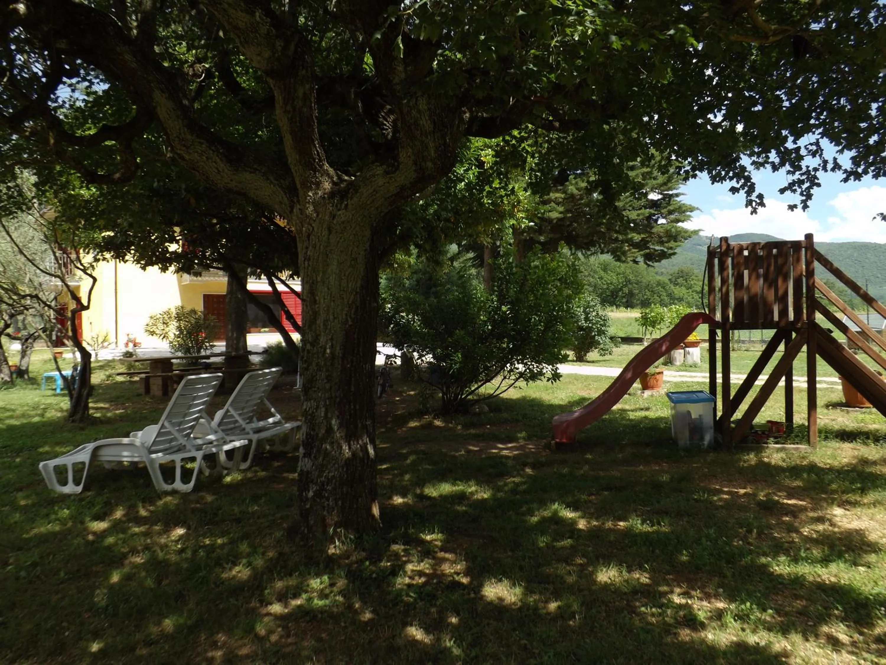 Children play ground in B&B Il Pizzagiallo