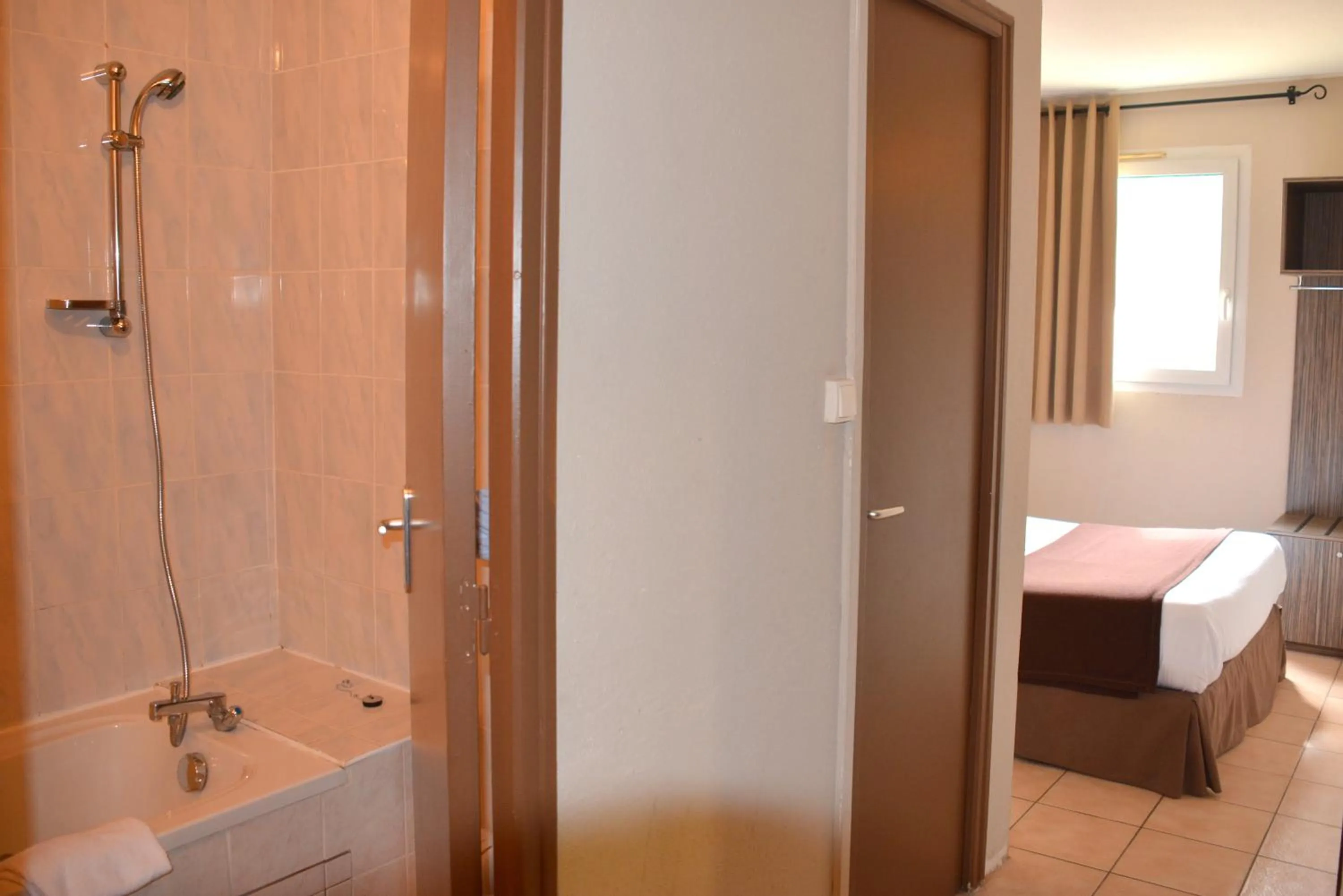 Bedroom in Hôtel Le Floreal