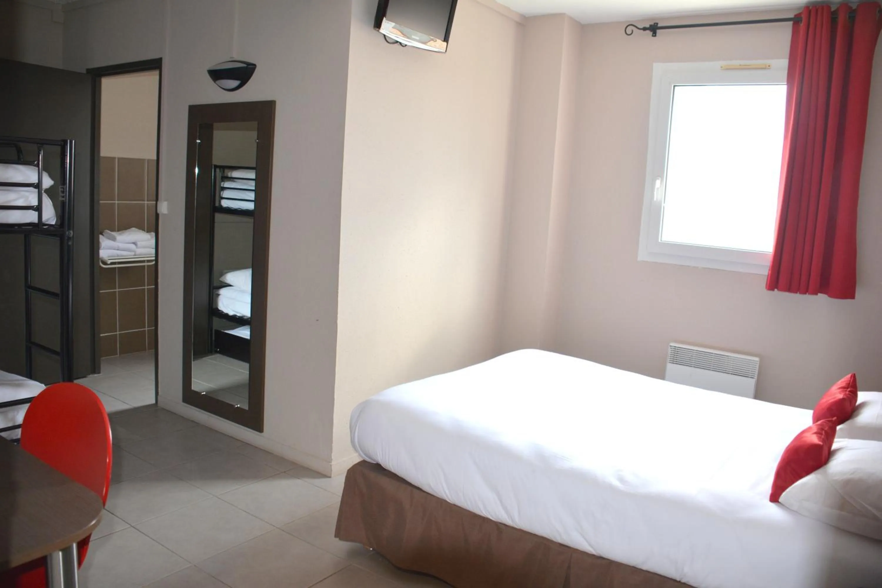 Bedroom in Hôtel Le Floreal