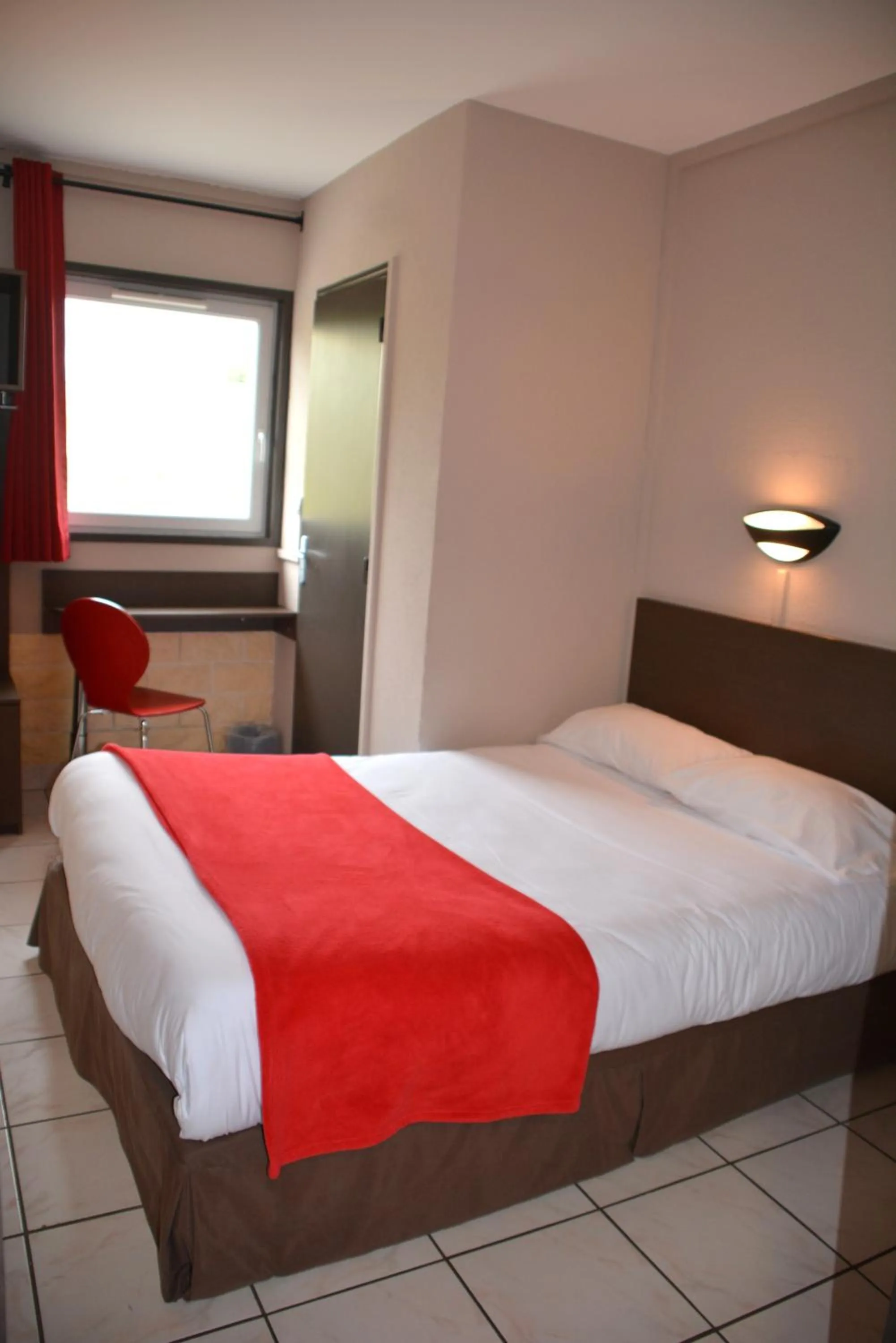 Bedroom in Hôtel Le Floreal