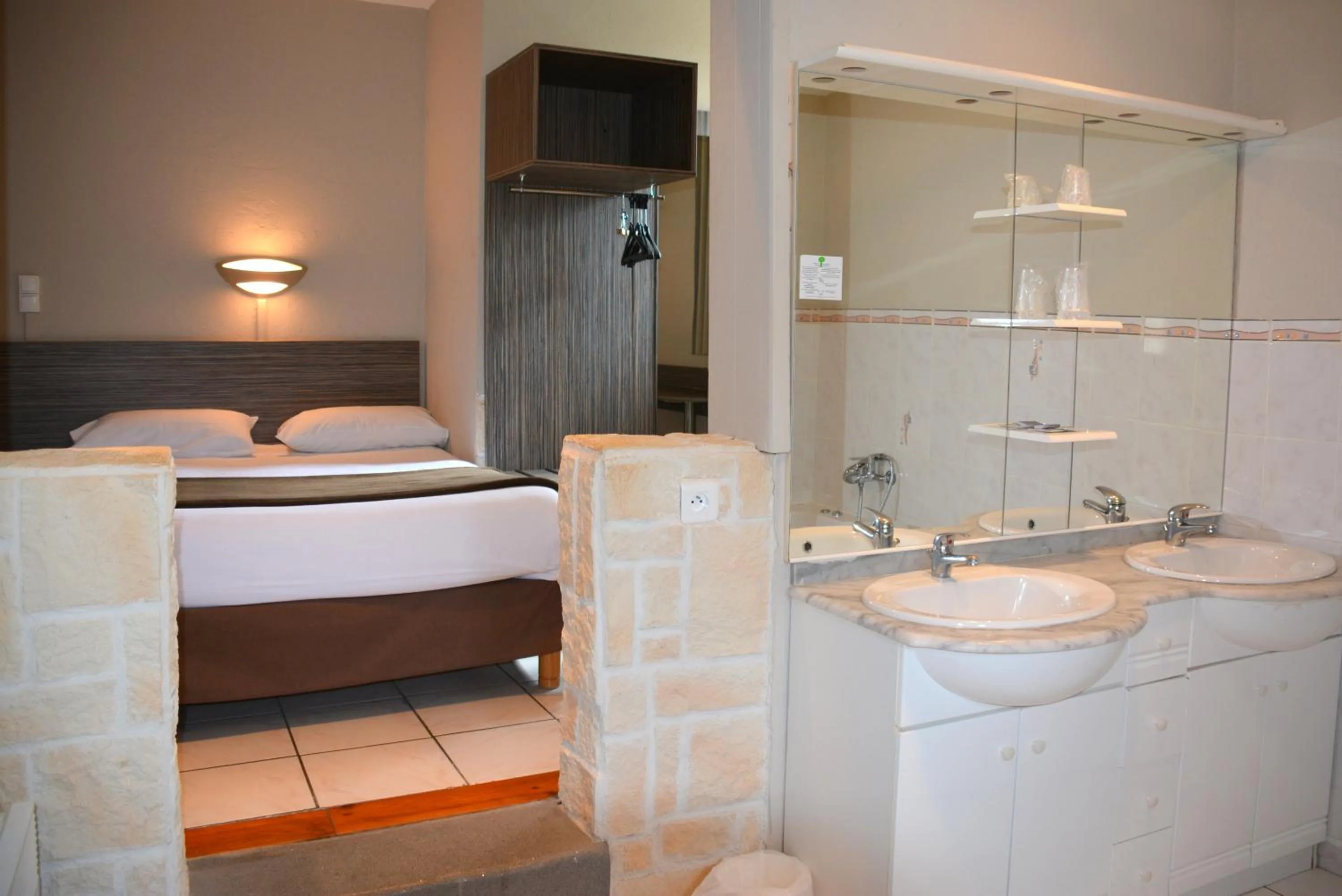 Bedroom in Hôtel Le Floreal