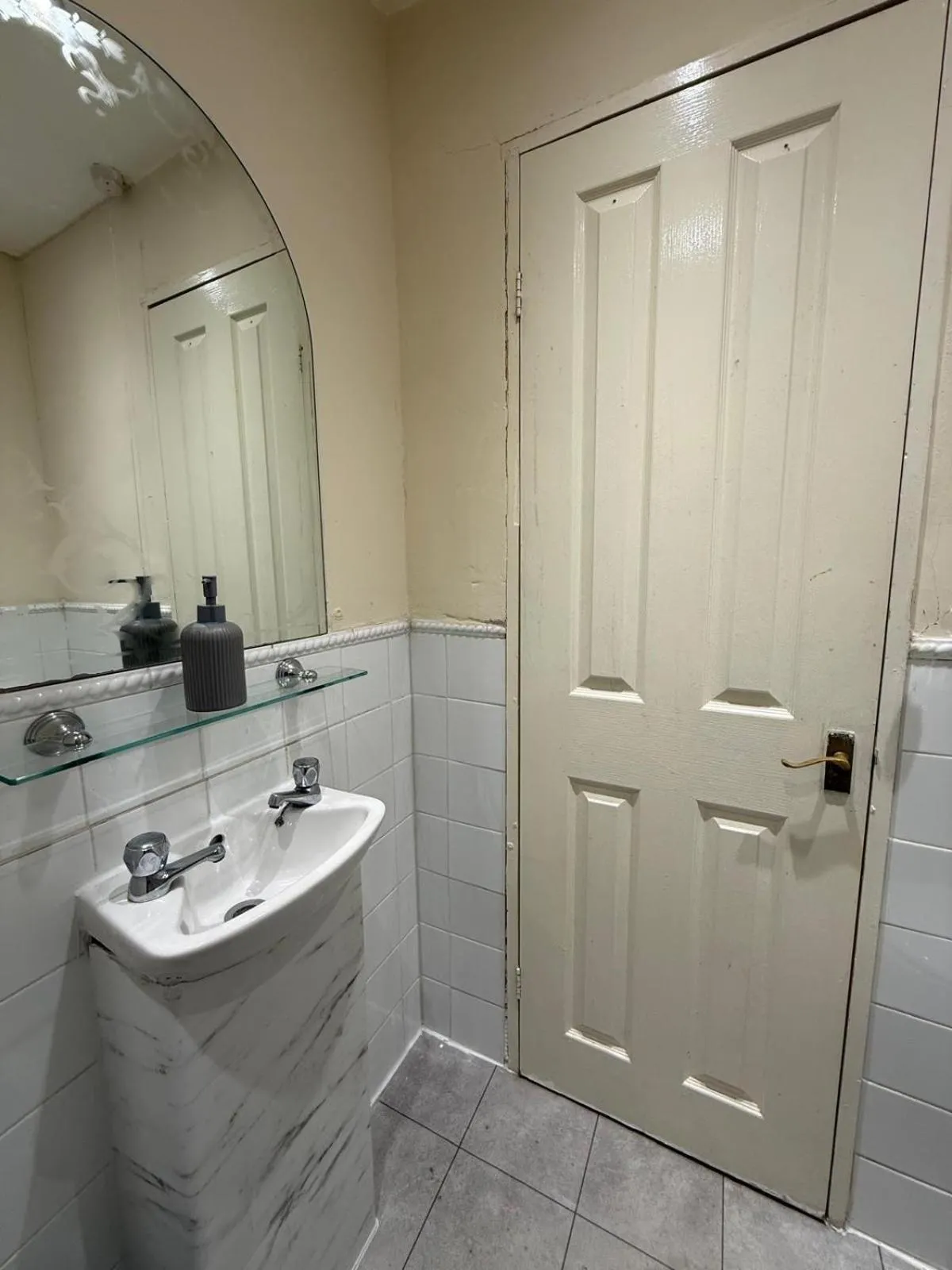 Bathroom in Daville Hotel Blackpool