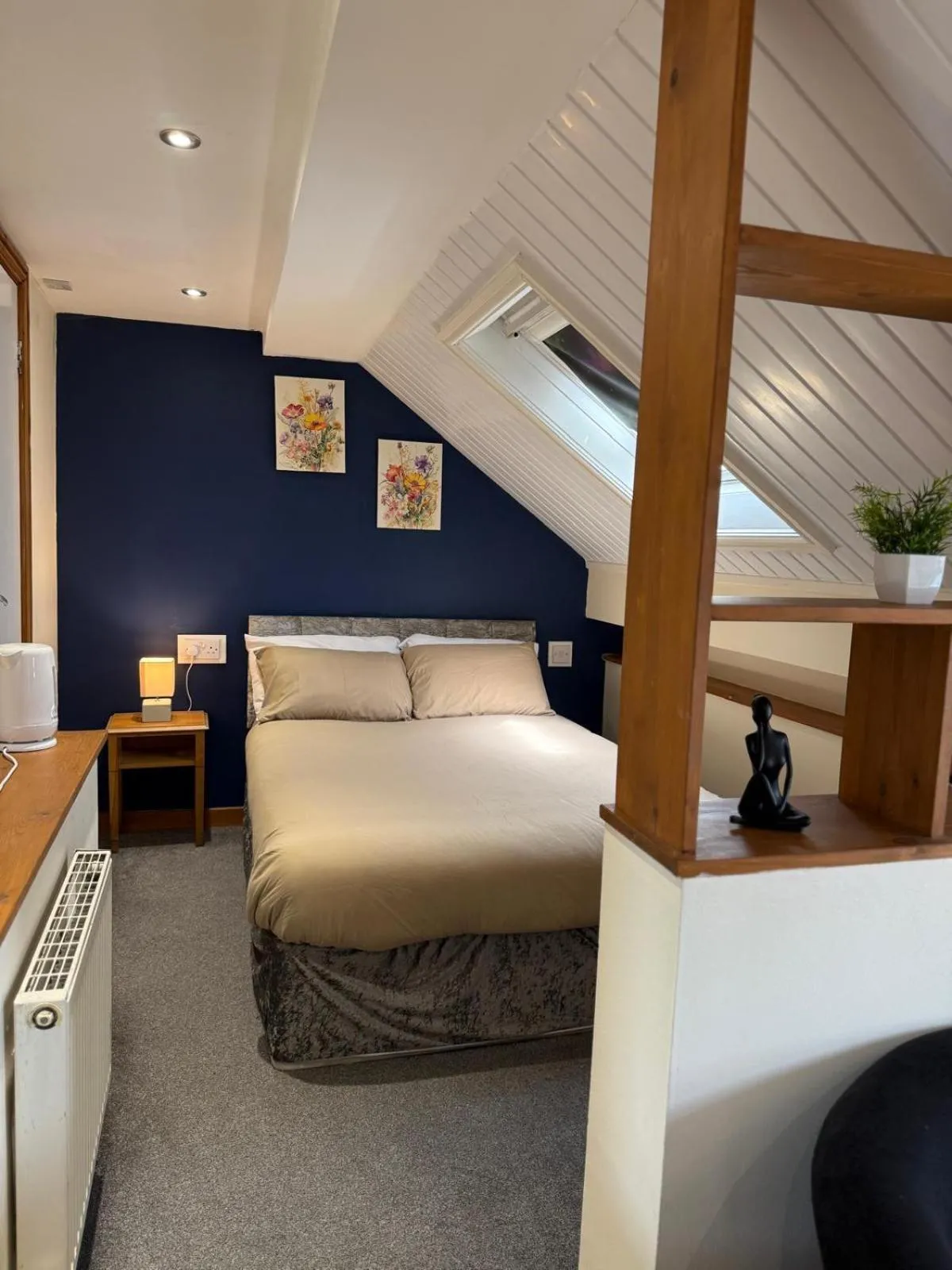 Photo of the whole room, Bed in Daville Hotel Blackpool