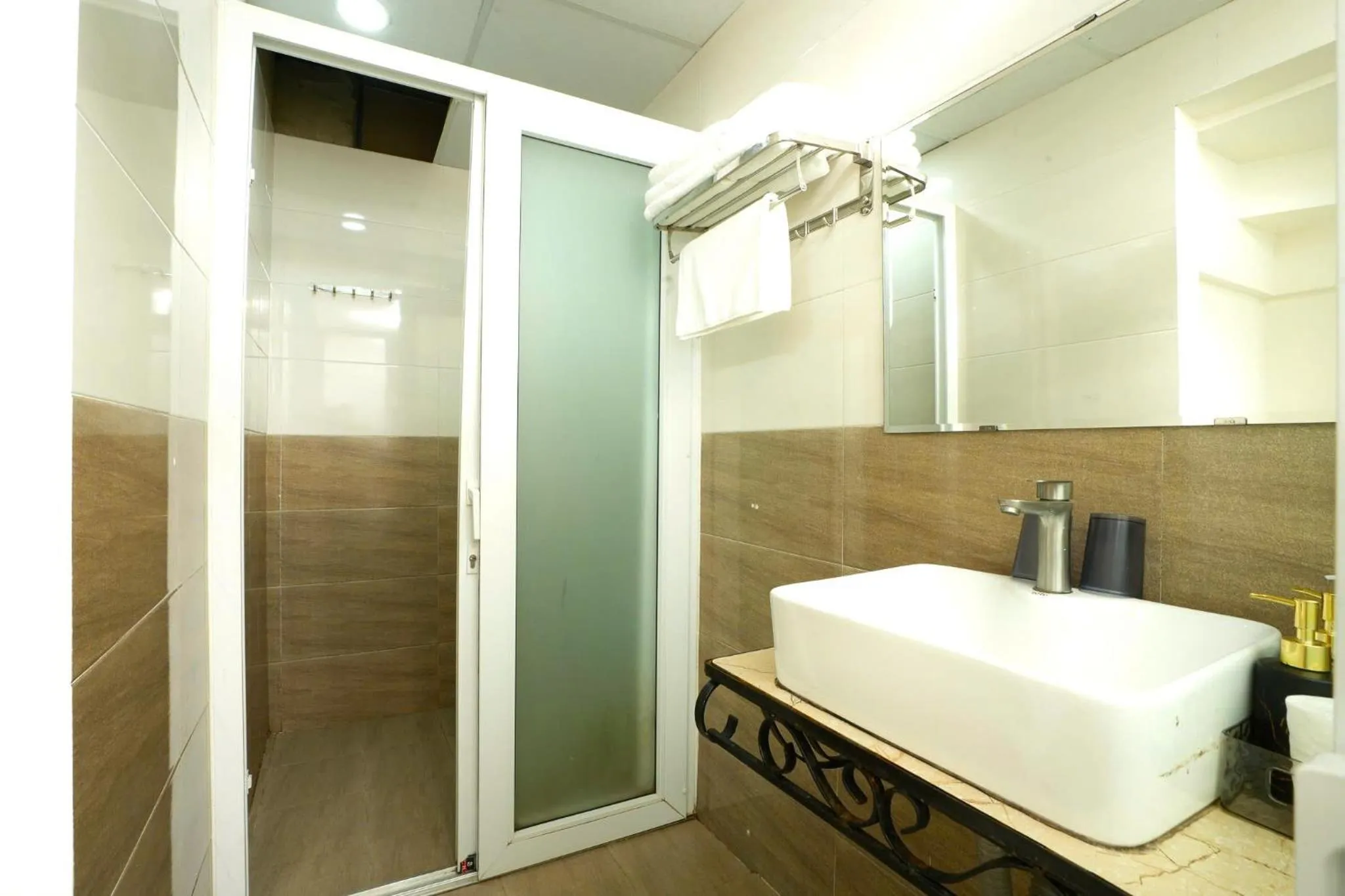 Shower in An Nam Paradise Dalat