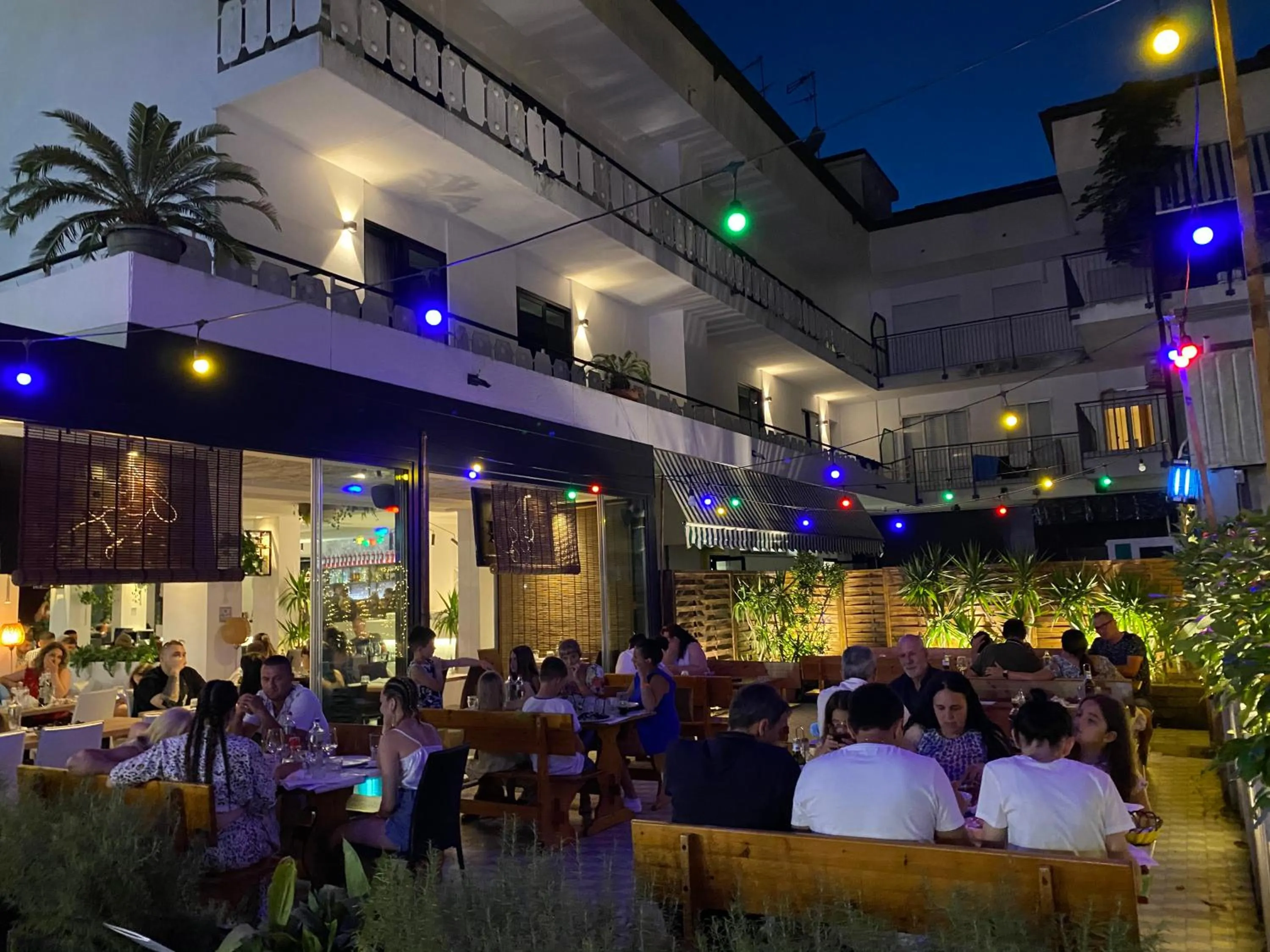 Restaurant/places to eat in Hotel ALDEBARAN