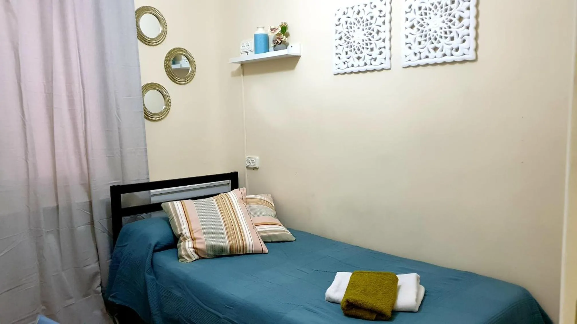 Standard Single Room with Shared Bathroom in Habitaciones en Luisa