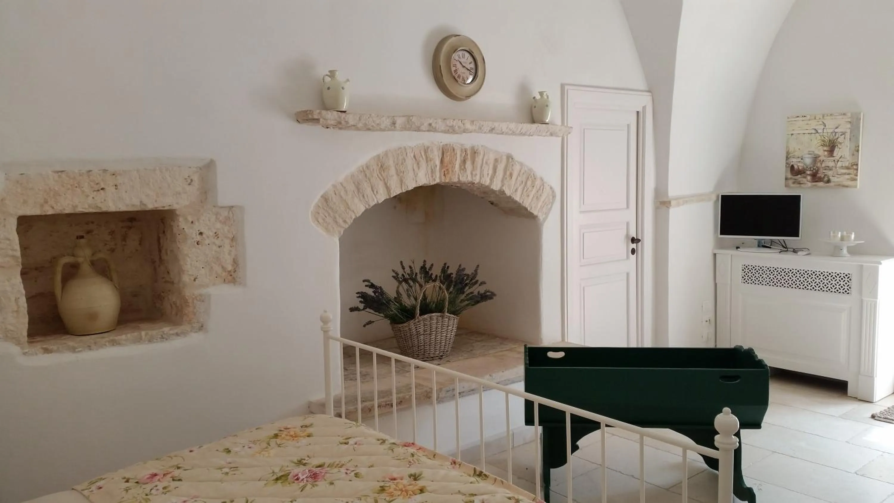 Photo of the whole room in Masseria Luco