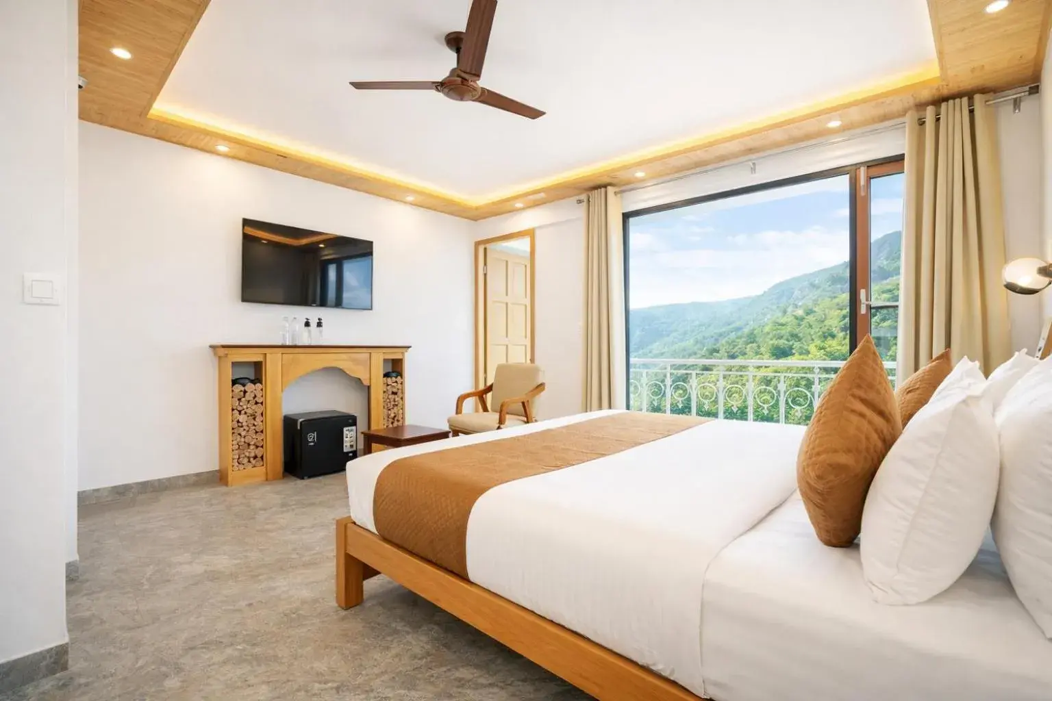 King Room with Balcony - single occupancy in The Landour Wood House King Room with Balcony - single occupancy in The Landour Wood House